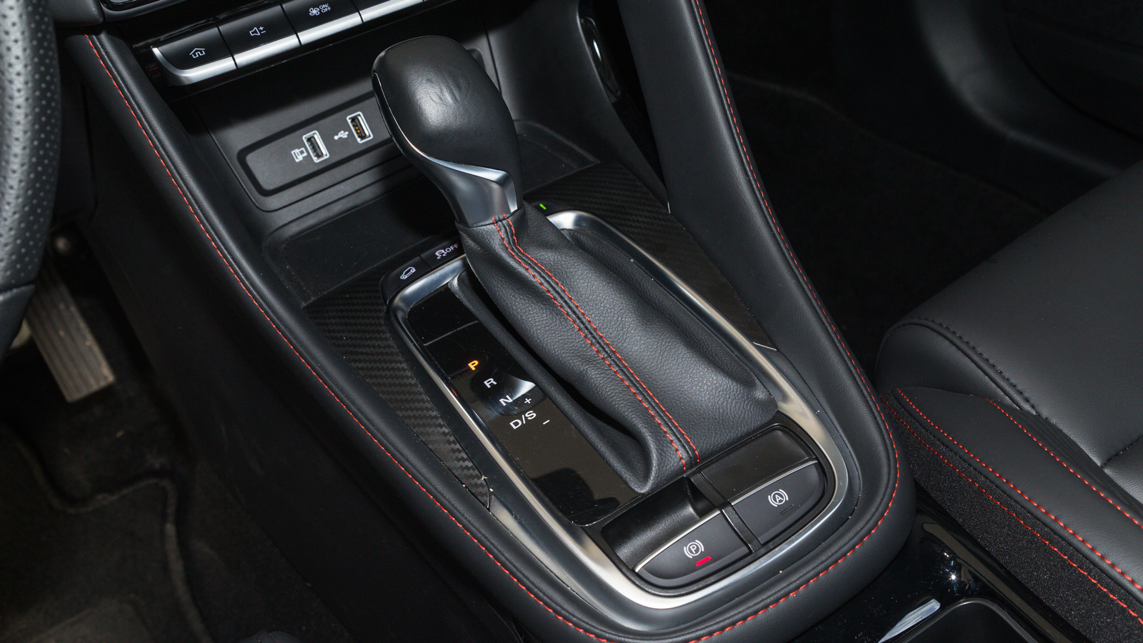 Το αυτόματο ρομποτιζέ κιβώτιο διπλού συμπλέκτη δεν έχει την αμεσότητα που έχουμε συνηθίσει σε άλλες κατασκευές, αλλά τα καταφέρνει μια χαρά σε κανονικ