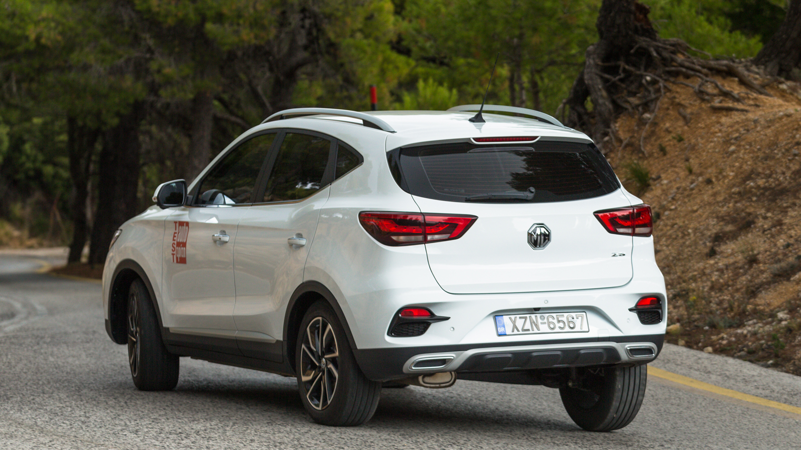 Η ρύθμιση στην ανάρτηση είναι όσο μαλακή χρειάζεται για να εξασφαλίσει καλή απορροφητικότητα στις λακούβες, χωρίς το ZS να γίνει πλαδαρό ή να παίρνει 