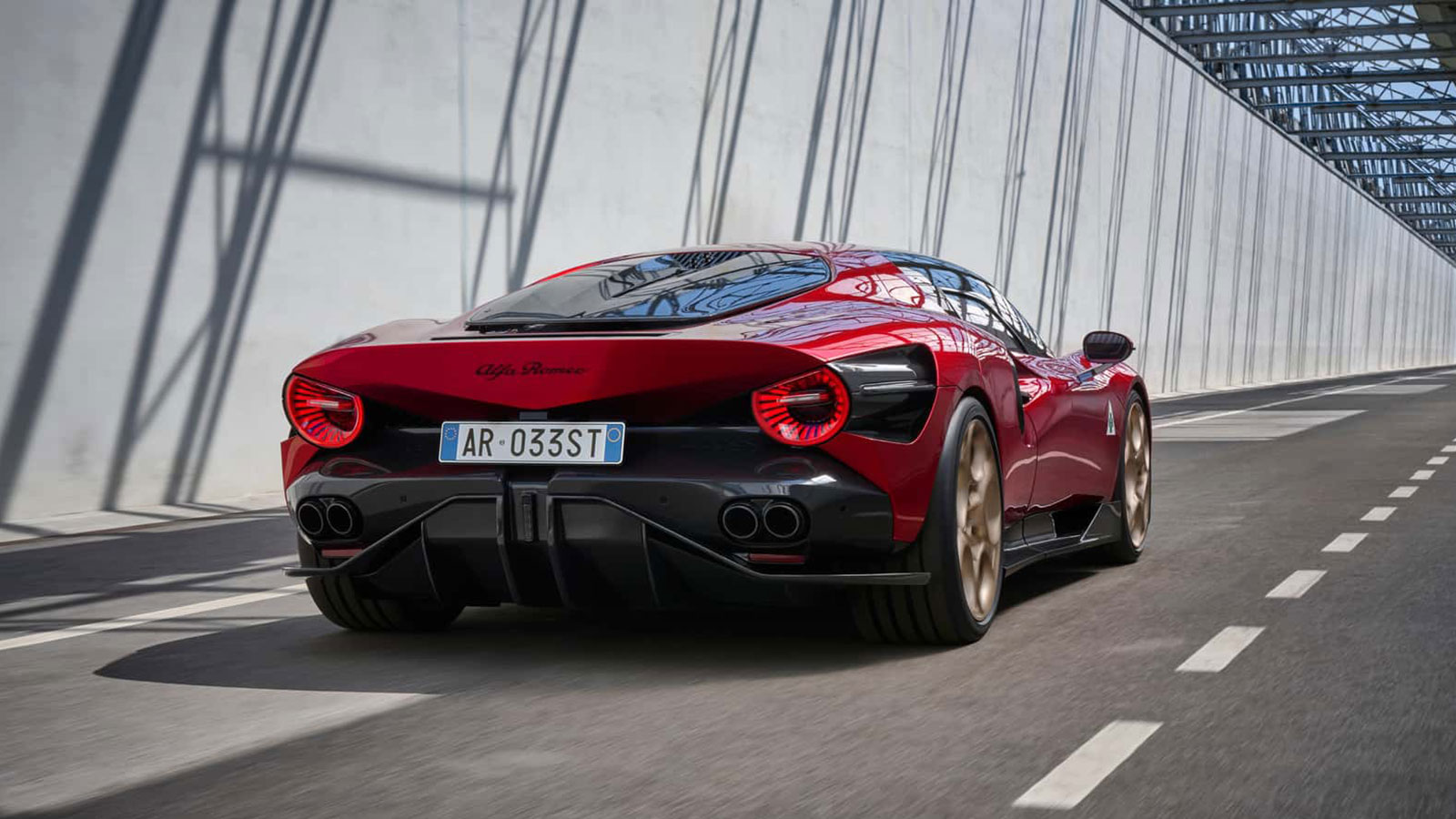 Η 33 Stradale είναι το νέο supercar της Alfa Romeo 
