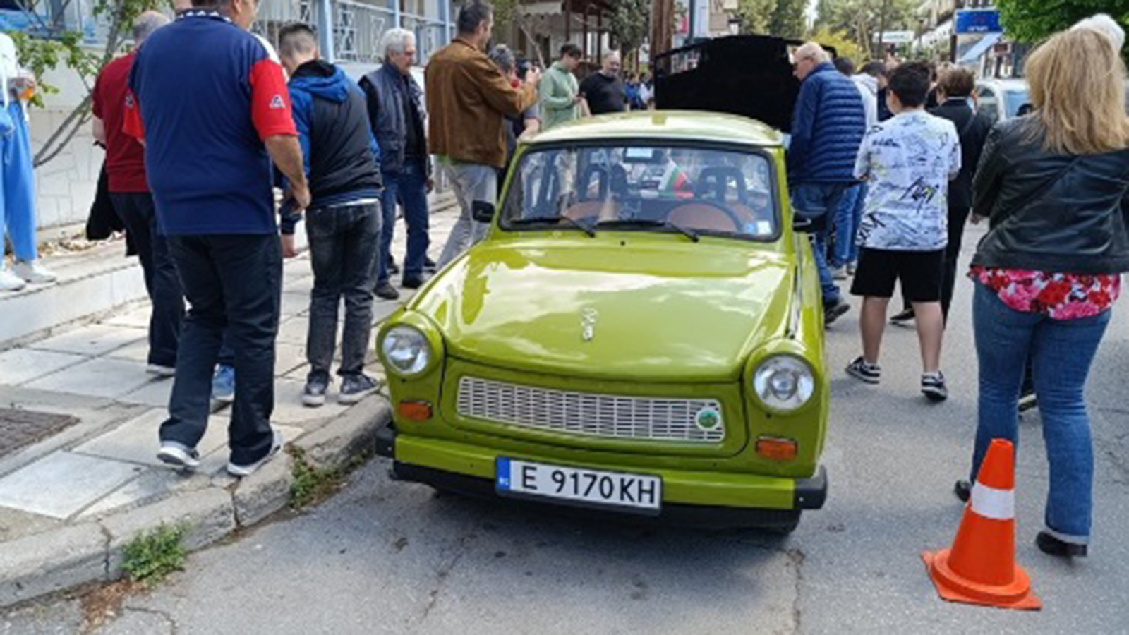 Θεσσαλονίκη: Ταξίδι στο παρελθόν χάρη σε δεκάδες αυτοκίνητα αντίκες