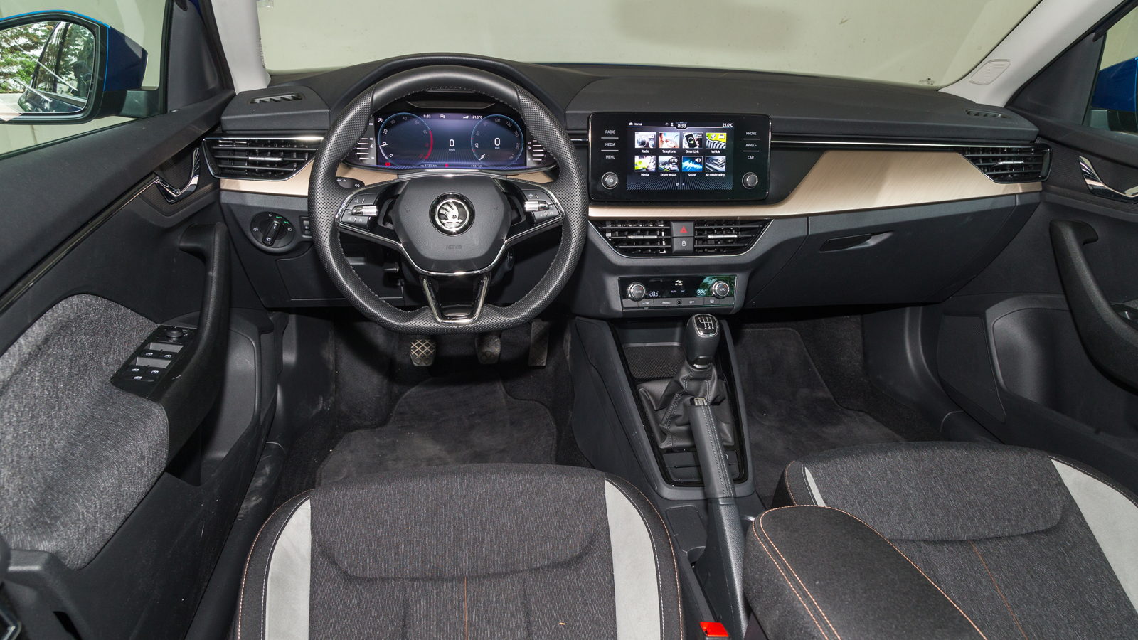 Ο προαιρετικός πίνακας οργάνων του Skoda κοστίζει 490 ευρώ, ενώ η επιλογή οθόνης 9,2 ιντσών με εργοστασιακό σύστημα πλοήγησης είναι κι αυτή σε έξτρα π