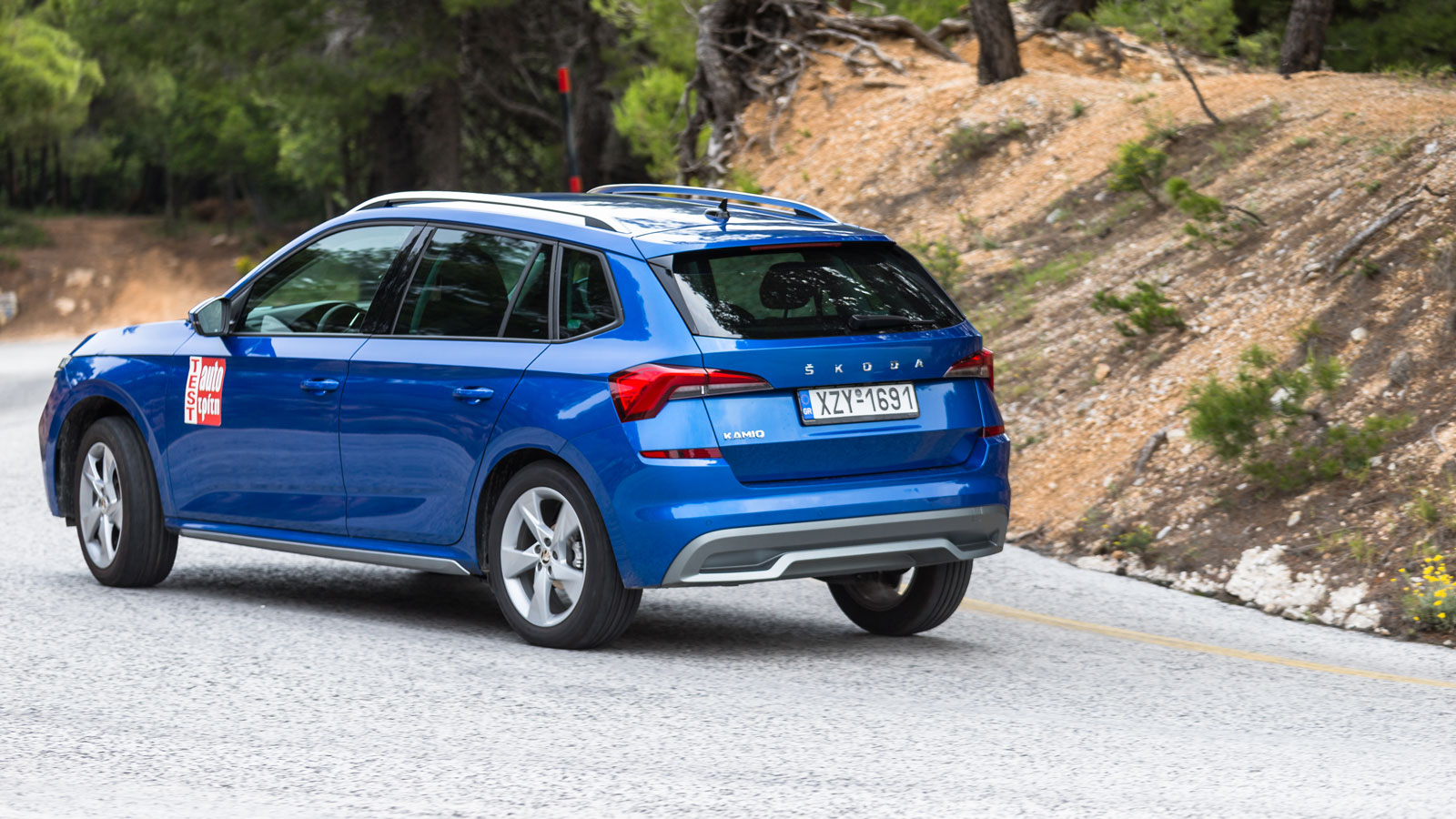 Ισορροπημένη οδική συμπεριφορά έχει το Skoda Kamiq, που σε μία διαδρομή με στροφές δεν εμφανίζει μεγάλη κλίση, παρά και τη μεγάλη απόσταση από το έδαφ