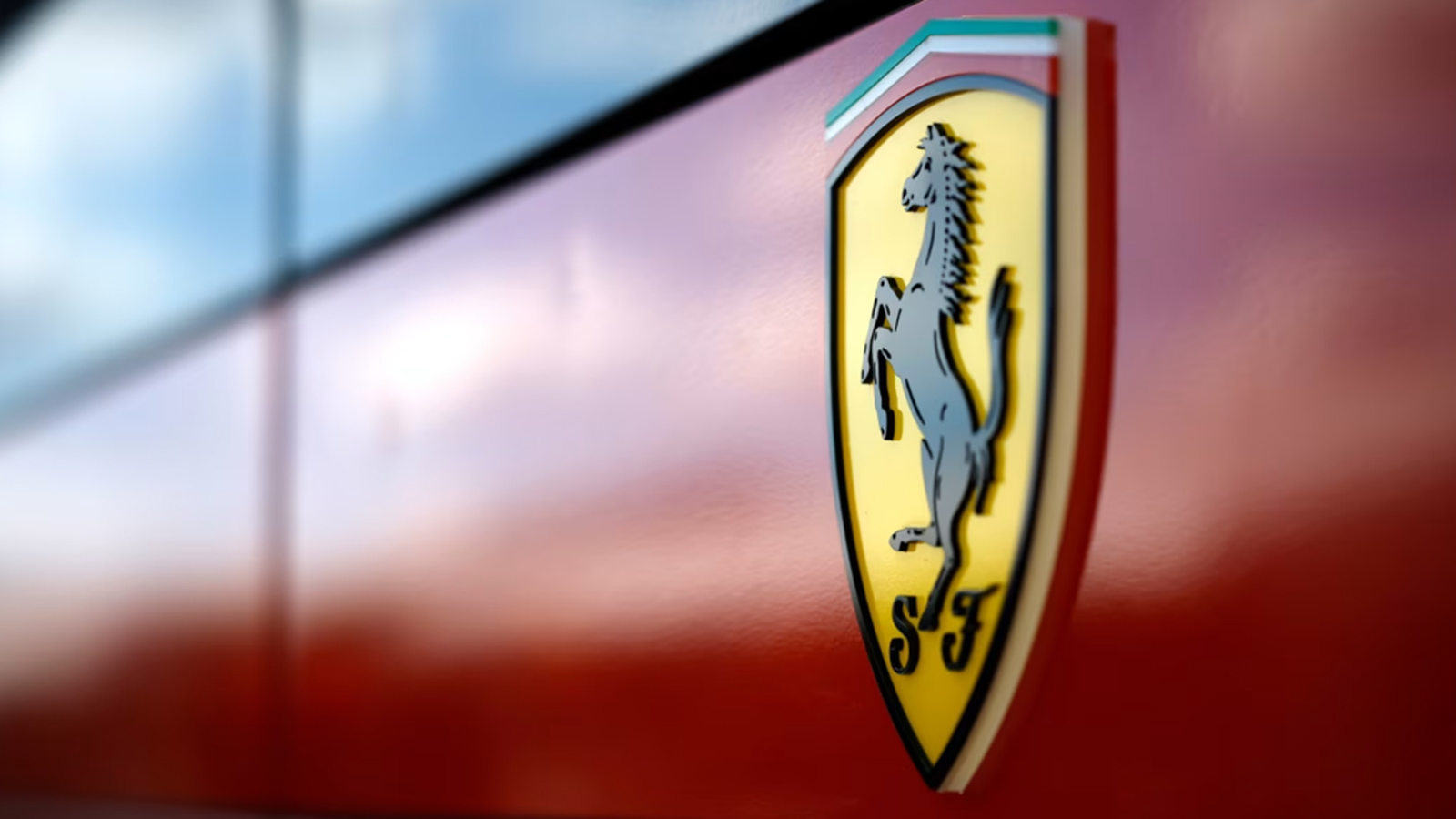 Και εγένετο Scuderia Ferrari HP με νέο χρώμα το γαλάζιο!