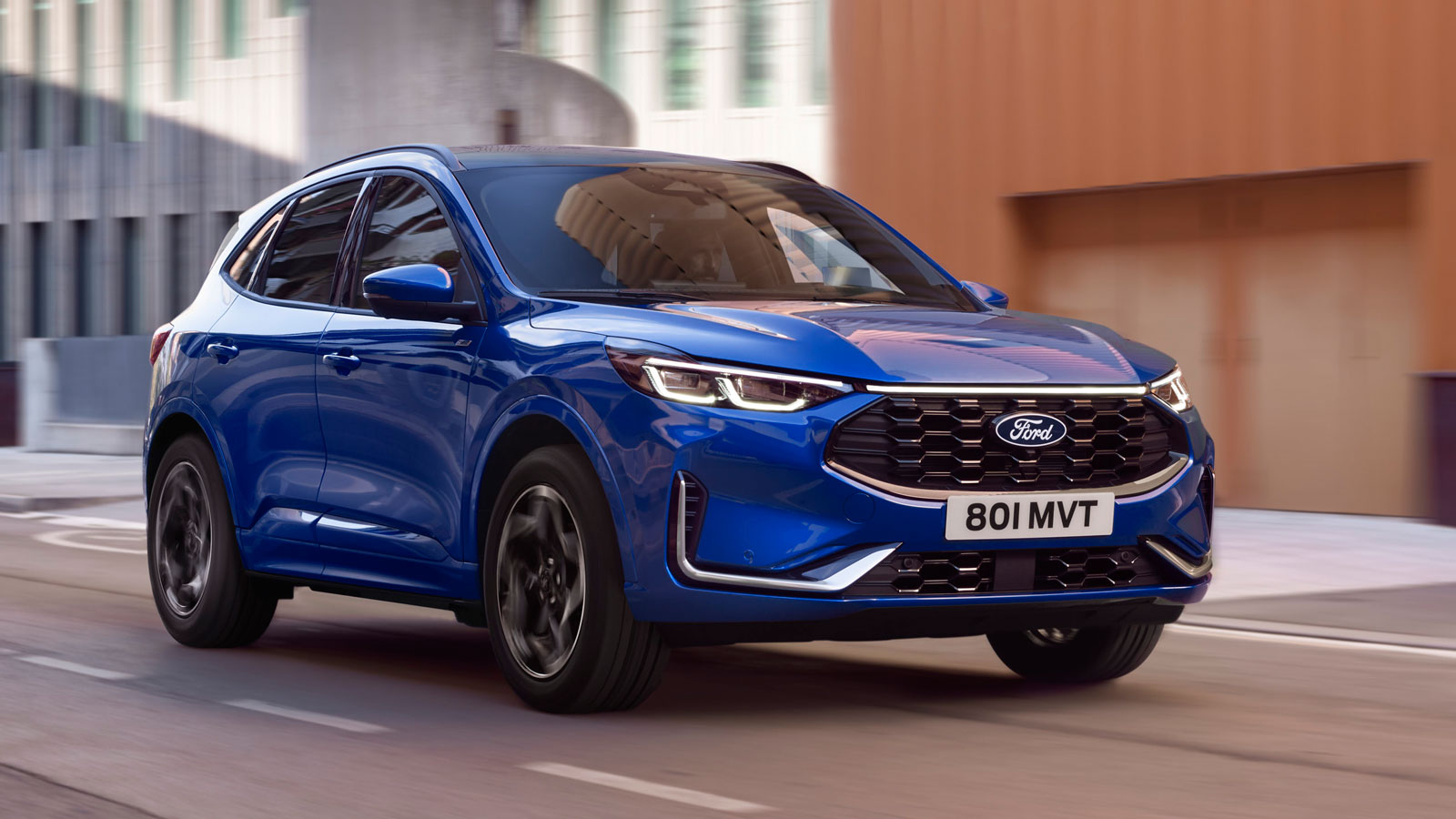 Στο Ford Kuga Plug-In Hybrid υπάρχει ένας 2,5λιτρος βενζινοκινητήρας, ένα ηλεκτρομοτέρ 132 ίππων και μία μπαταρία ιόντων λιθίου 14,4 kWh.