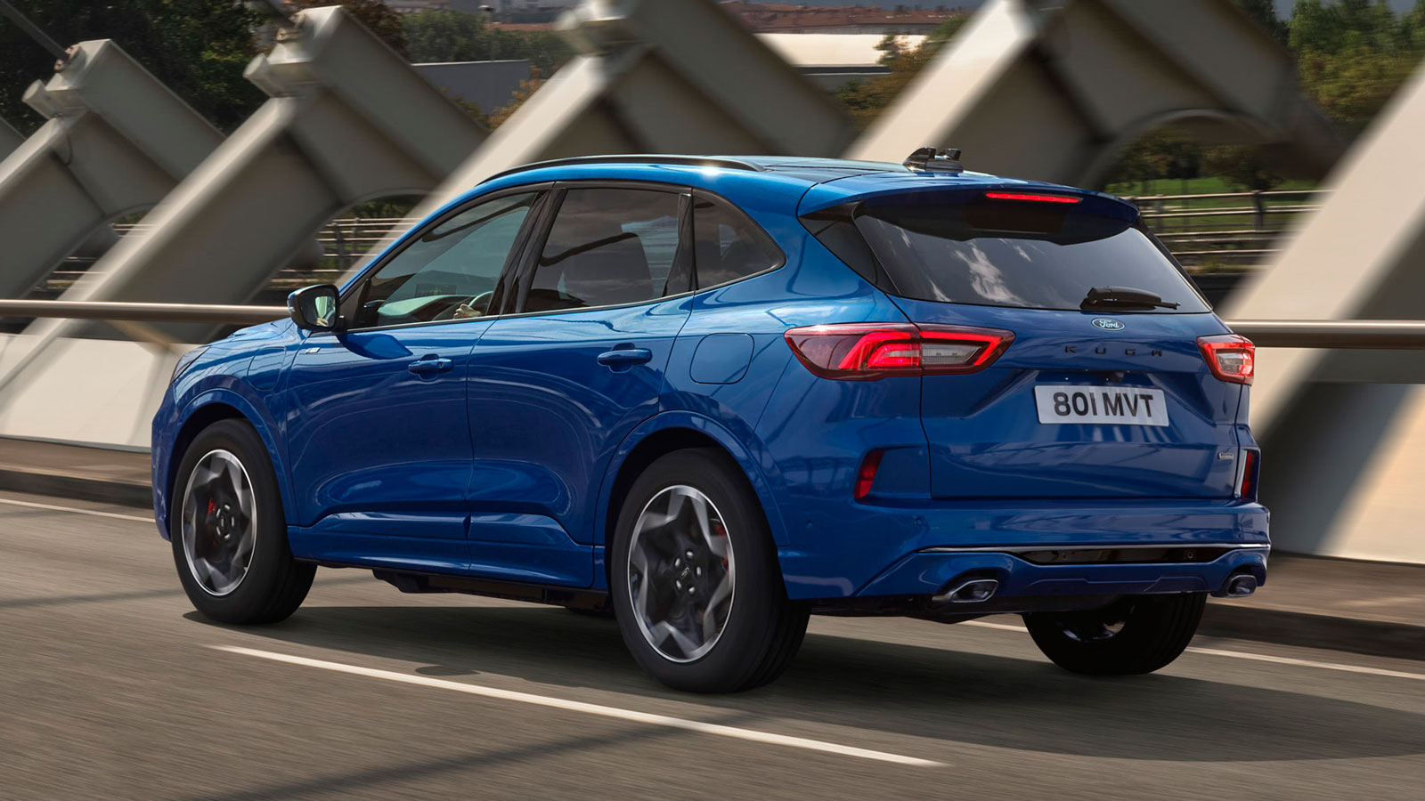 Plug-in hybrid Ford Kuga με leasing: Πού ξεχωρίζει & τι εξοπλισμό έχει