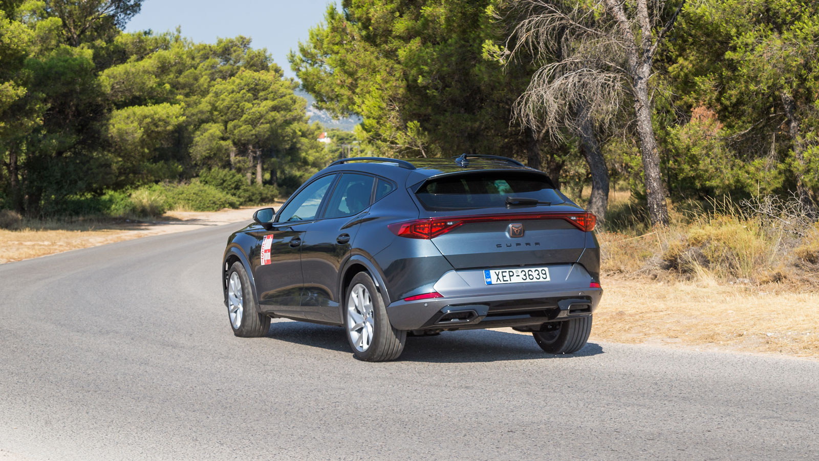 Το CUPRA Formentor συμμετέχει ενεργά σε όλη την οδηγική διαδικασία χάρη στον πίσω άξονα πολλαπλών συνδέσμων, με το πληροφοριακό τιμόνι να σε εμπνέει ν