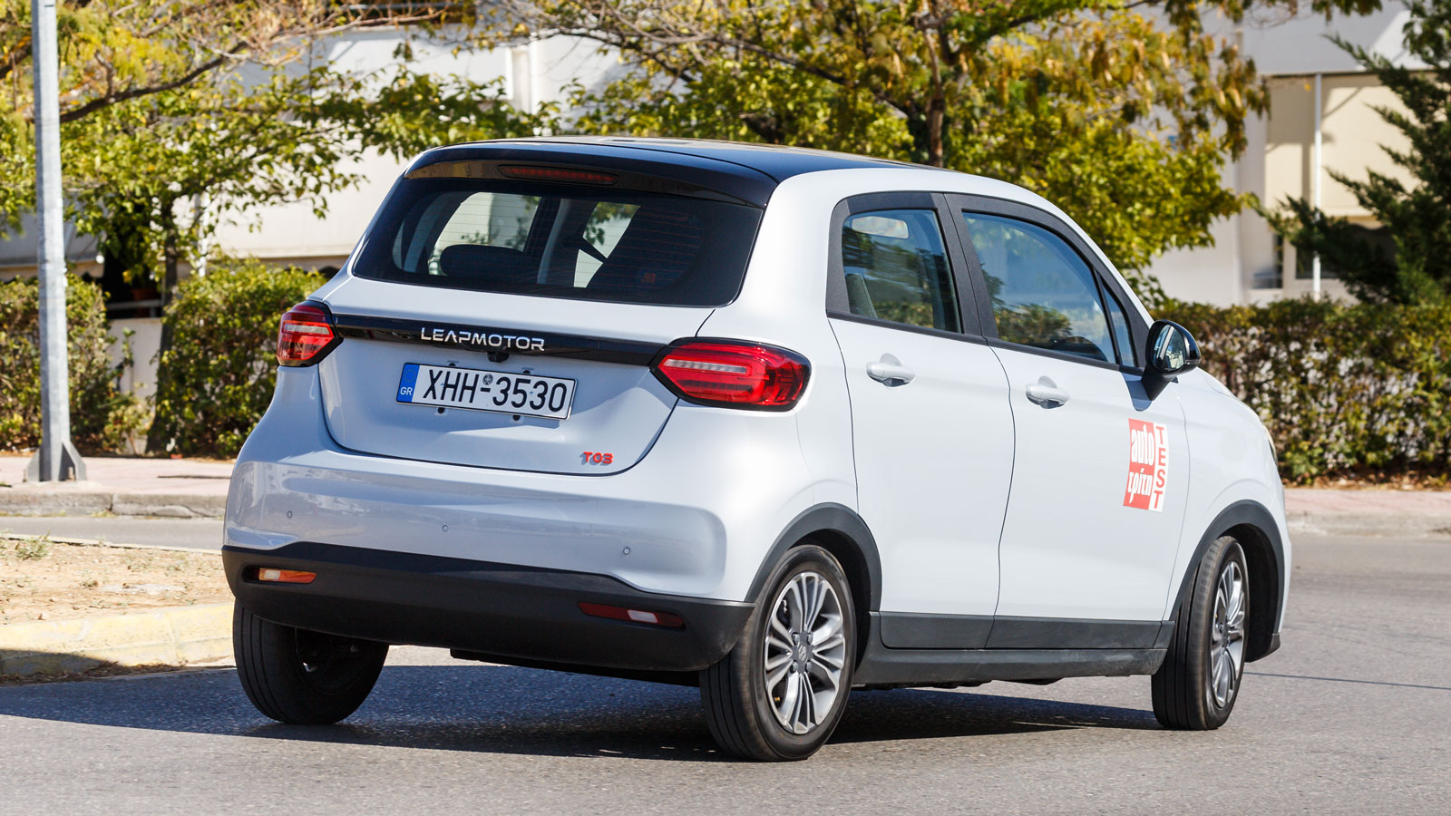 Αν κάτι χαλάει την ηρεμία του οδηγού στο Leapmotor T03 είναι μόνο ο προειδοποιητικός ήχος για τους πεζούς που παράγει το T03 μέχρι την ταχύτητα των 30