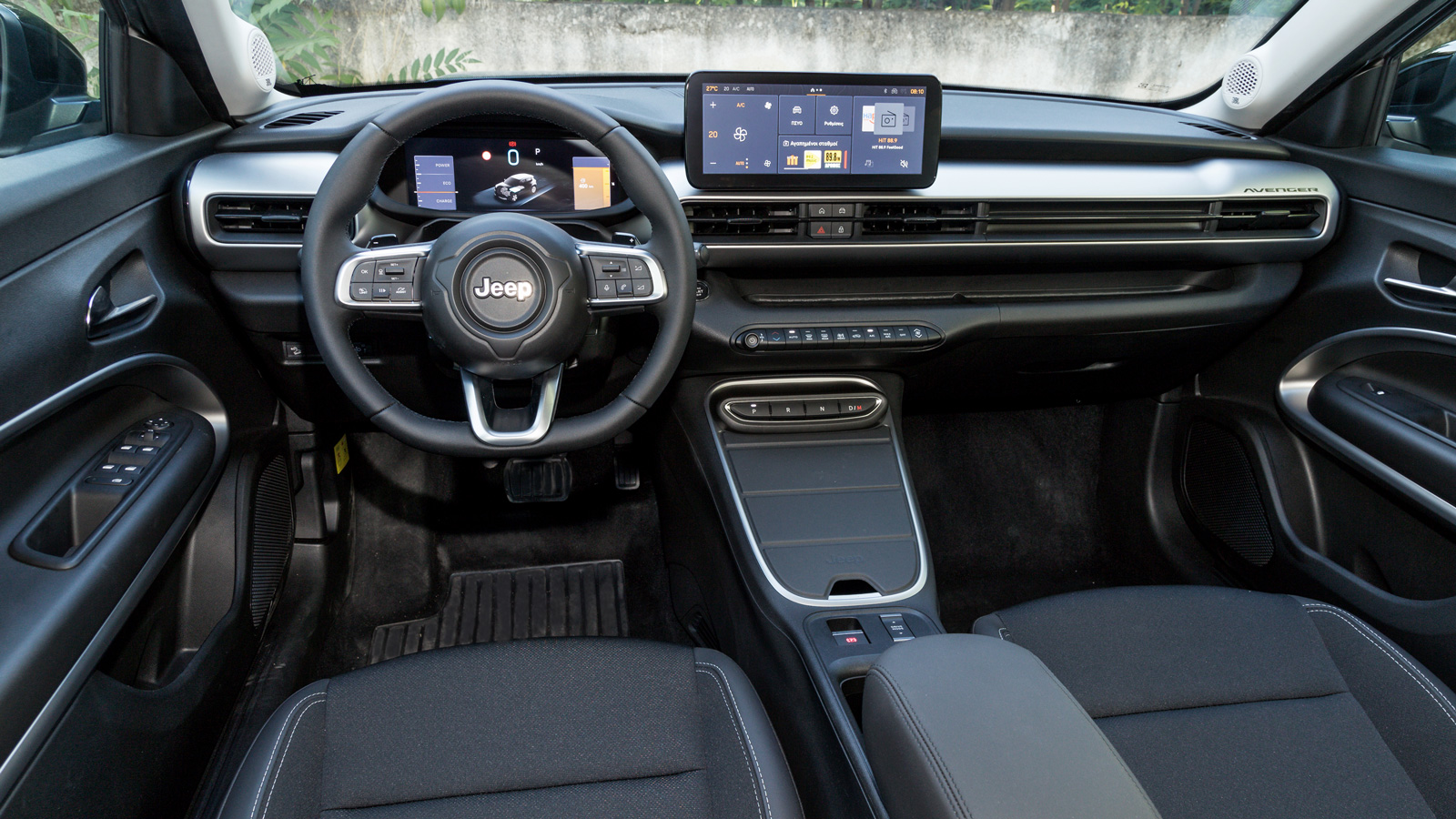 Το ταμπλό του Jeep Avenger χαρακτηρίζεται από τις «καθαρές» ευθείες γραμμές και την εξαιρετική ενσωμάτωση της ψηφιακής τεχνολογίας του μοντέρνου συστή