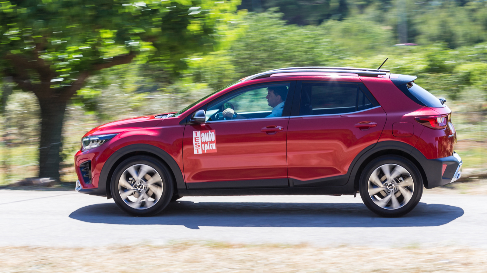 Αρωγός στη χαμηλή κατανάλωση του mild hybrid Kia Stonic είναι και το έξυπνο χειροκίνητο κιβώτιο iMT που επιτρέπει στο σύστημα stop/start να σβήνει τον