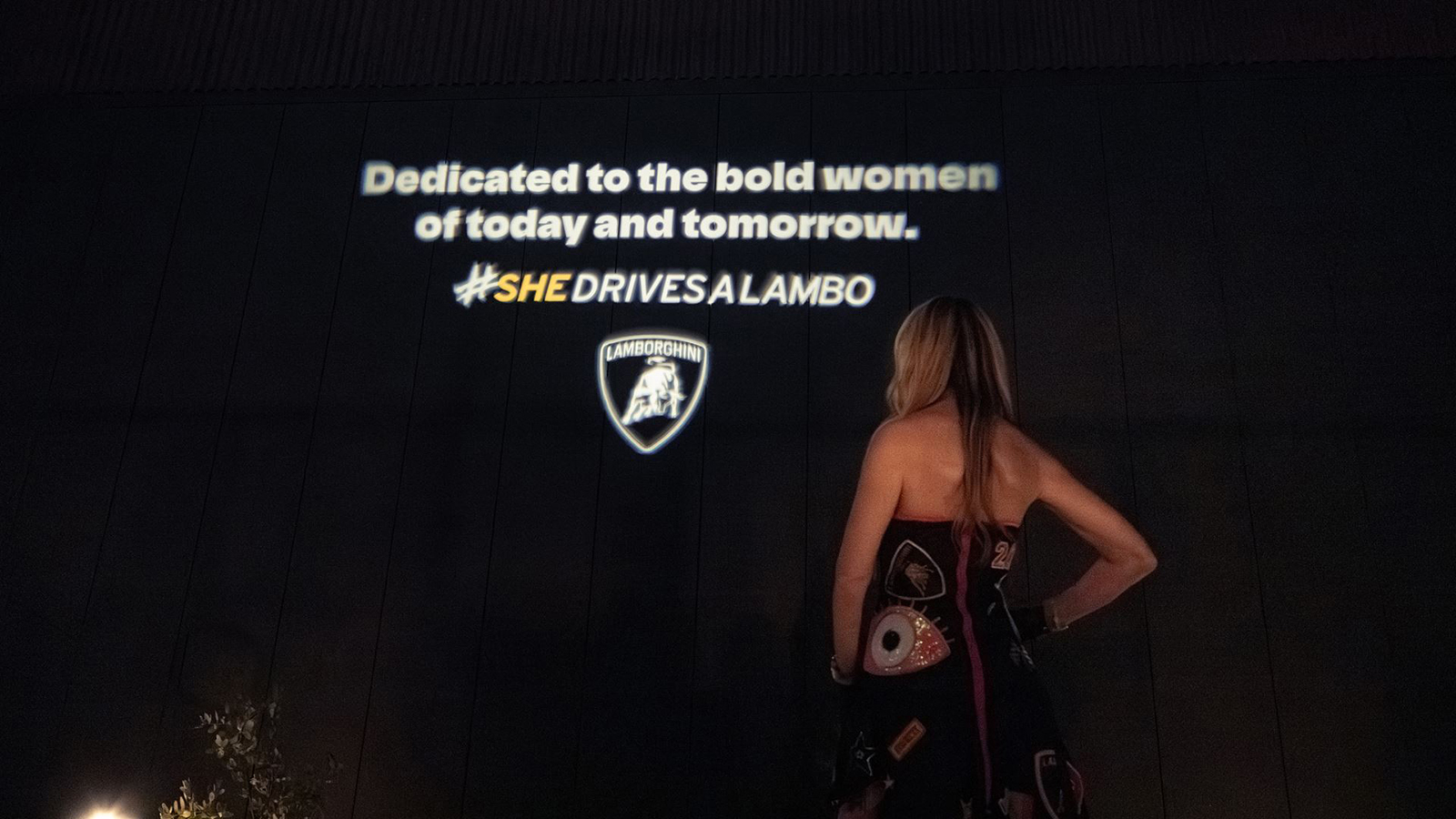 35 γυναίκες «τρέχουν» με Lamborghini σε ορεινό στροφιλίκι