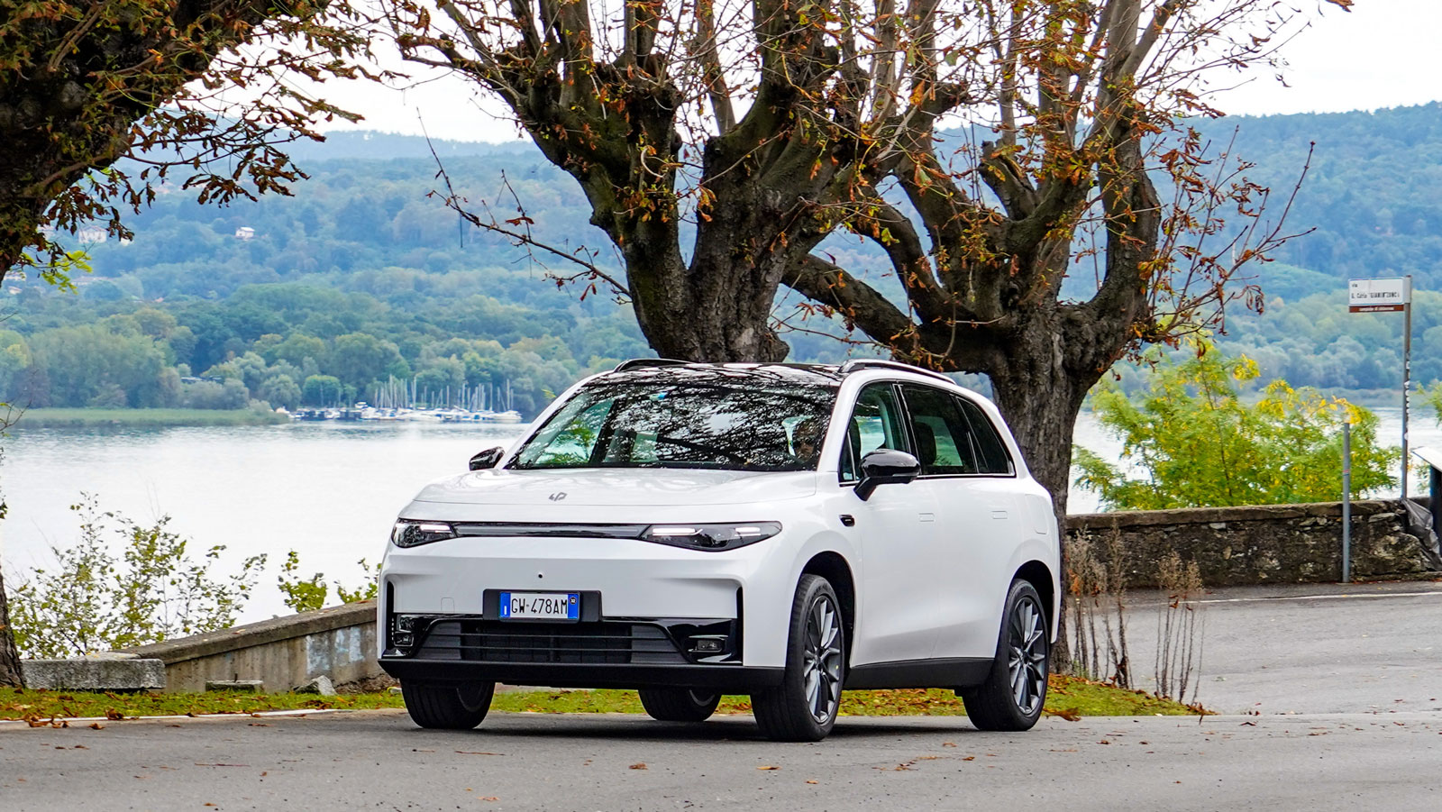 Το Leapmotor C10 έχει διαγνωστικό σύστημα που λειτουργεί με τεχνητή νοημοσύνη και είναι σε θέσει να παρακολουθεί σε πραγματικό χρόνο το ηλεκτρικό σύνο