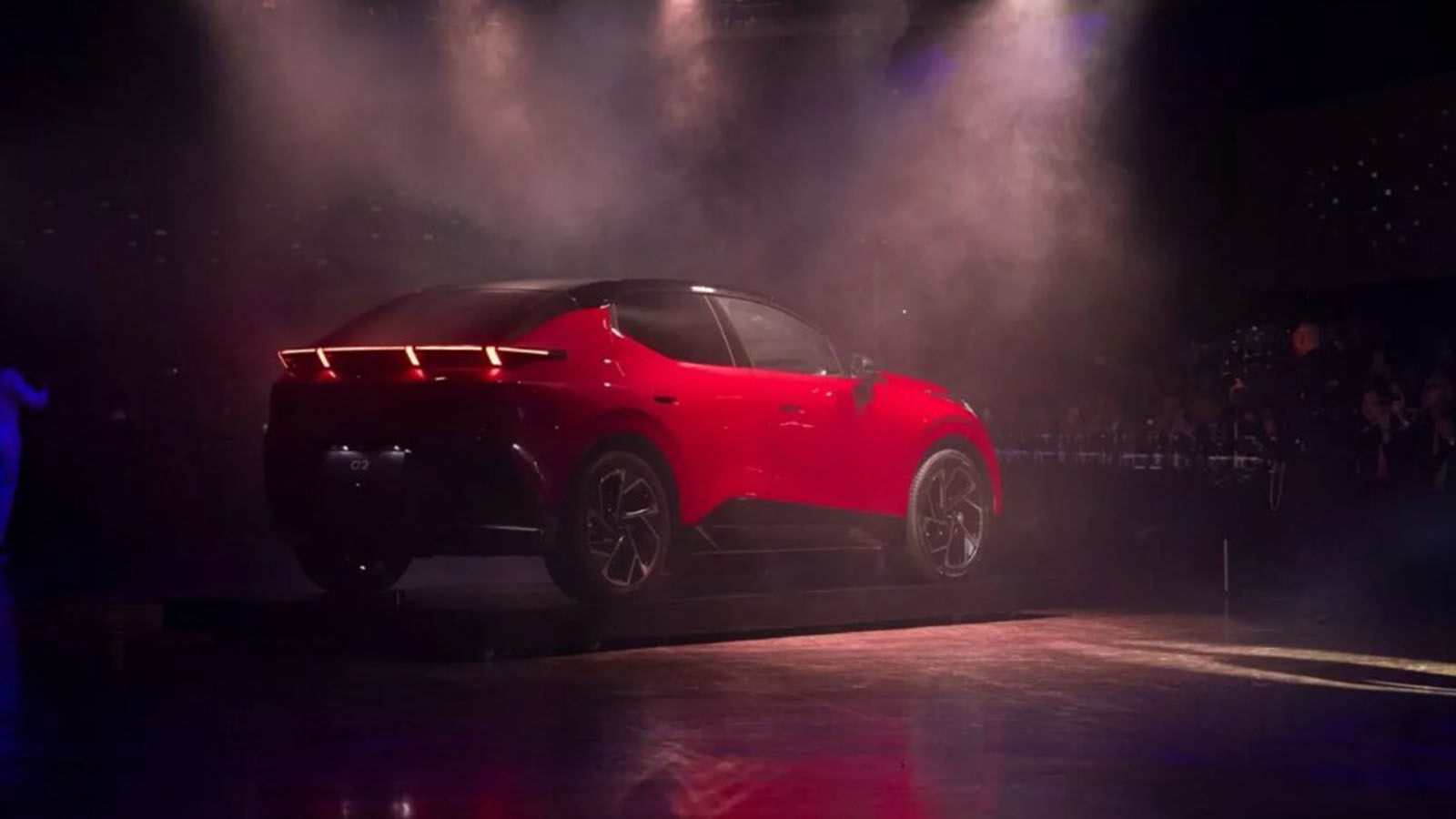 Η Lynk & Co παρουσίασε το νέο ηλεκτρικό της για την Ευρώπη, με όνομα 02