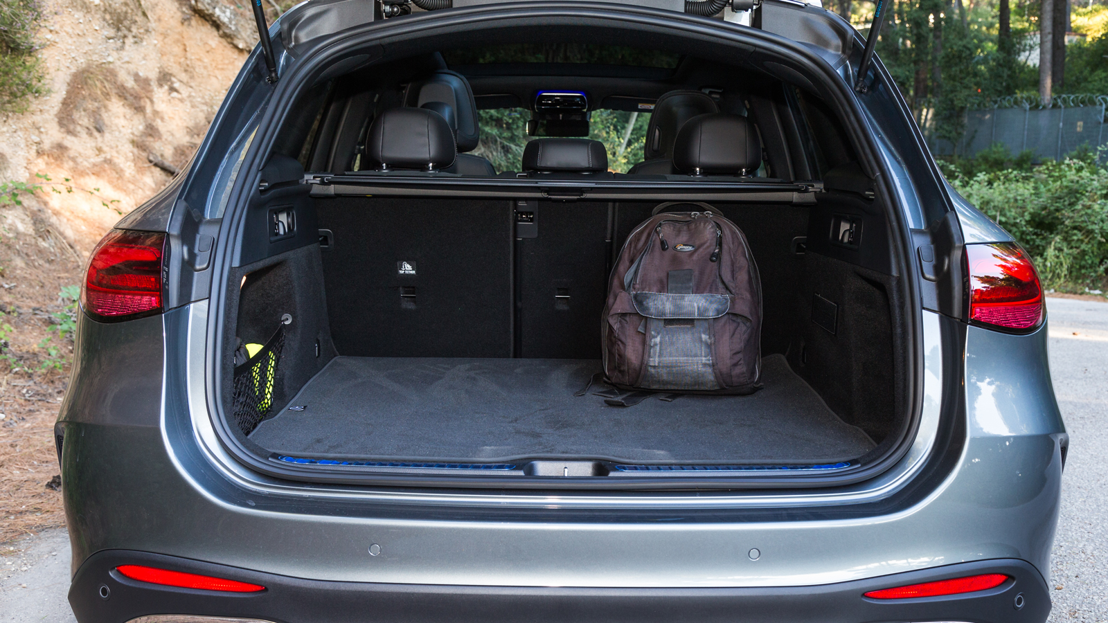 Το πορτ-μπαγκάζ ξεκινάει από τα 620 λτ. (+70 λτ.) και φτάνει μέχρι τα 1.680 λτ. αν «πέσει» η πλάτη του πίσω -διαιρούμενου σε αναλογία 40/60- καθίσματο