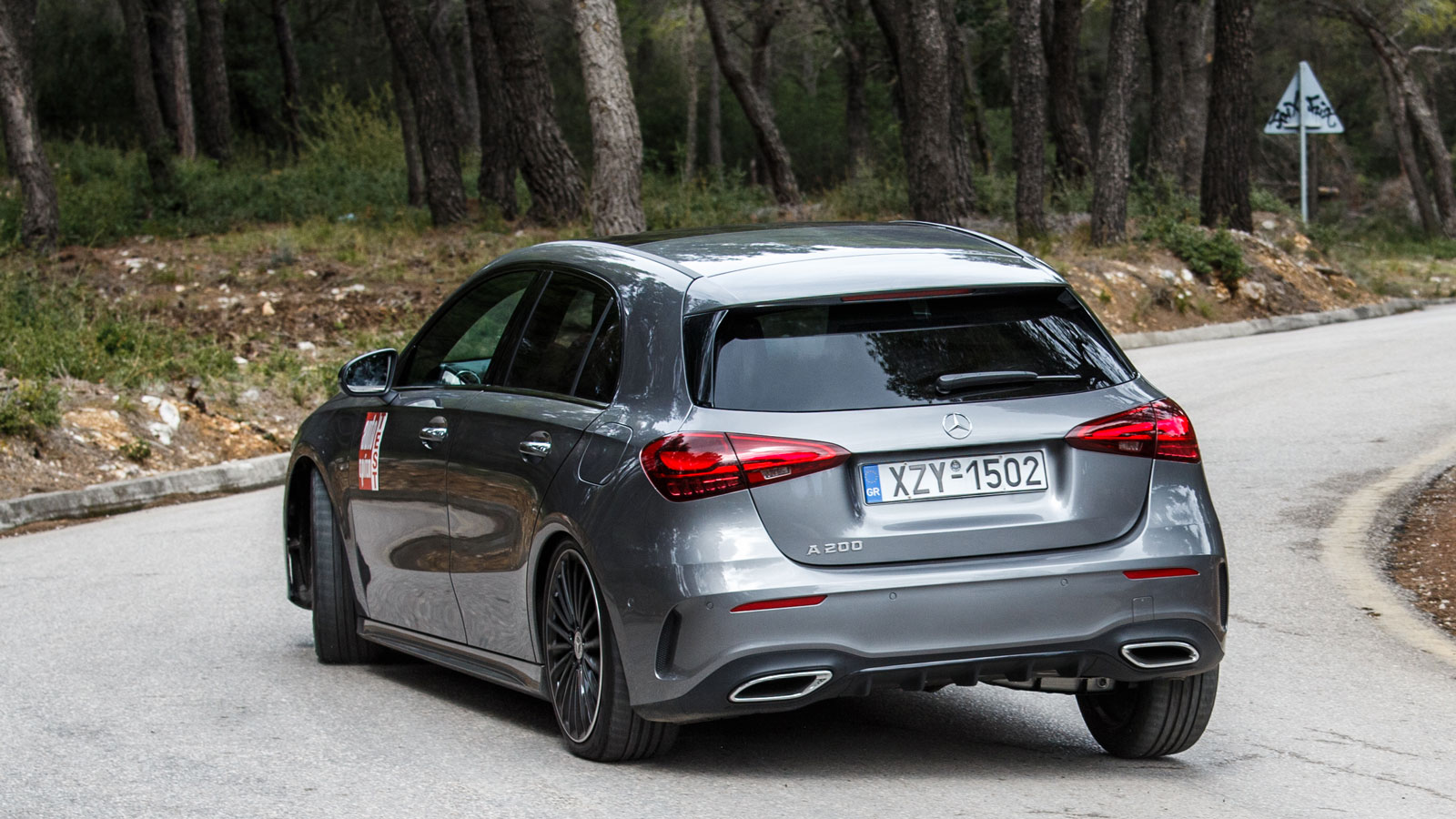 Το EQ Boost, όπως ονομάζεται η κατά Mercedes mild-hybrid φιλοσοφία, επιτρέπει στο θερμικό μοτέρ να σβήνει εντελώς όταν το επιτρέπουν οι συνθήκες. Αυτό