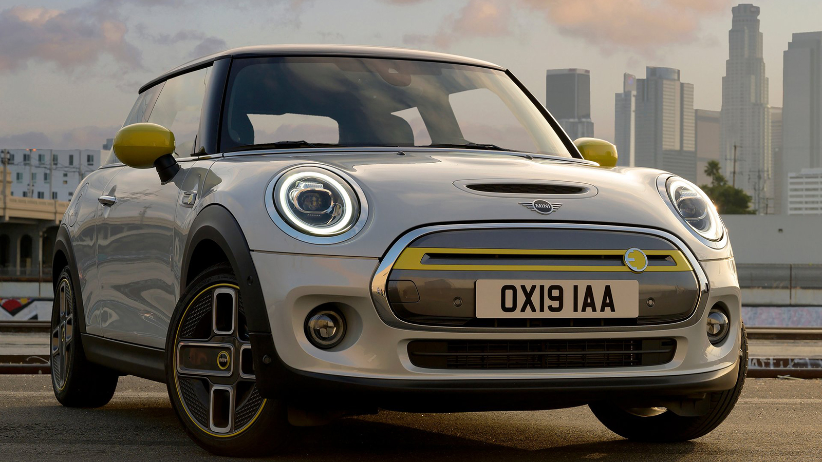 Η BMW ανακαλεί τα ηλεκτρικά MΙΝΙ Cooper SE για κίνδυνο πυρκαγιάς