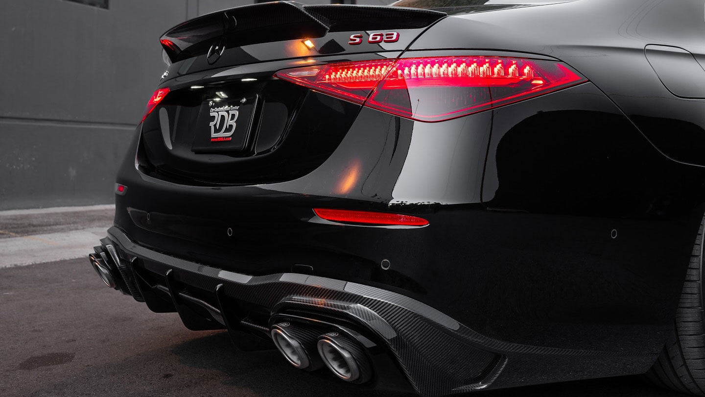 «Μαφιόζικη» Mercedes S 63 AMG που εντυπωσιάζει στον δρόμο