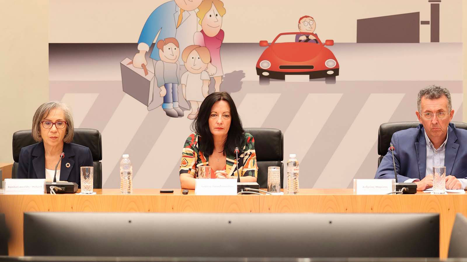 Από αριστερά η κ. Βασιλική Δανέλλη – Μυλωνά, Πρόεδρος ΔΣ, Ινστιτούτο Οδικής Ασφάλειας «Πάνος Μυλωνάς», η κ. Ιωάννα Παπαδοπούλου, Διευθύντρια Επι