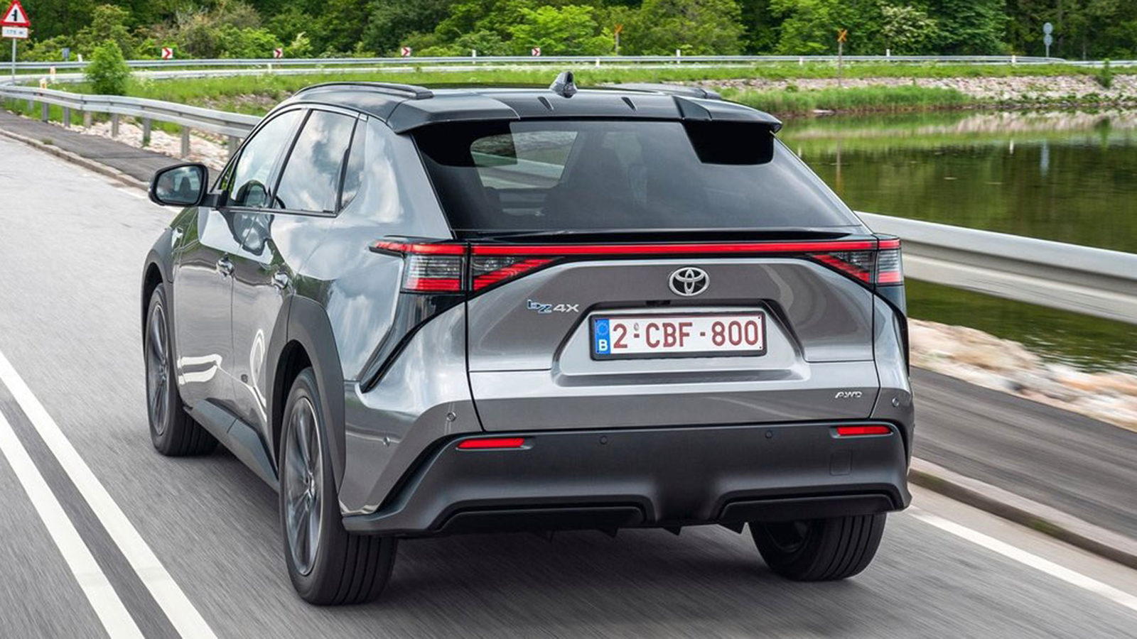 Η εισαγωγική έκδοση Active του Toyota bZ4X κοστίζει 50.920 ευρώ, χωρίς την κρατική επιδότηση των 8.000 ευρώ που διαμορφώνει την τελική τιμή στις 42.92