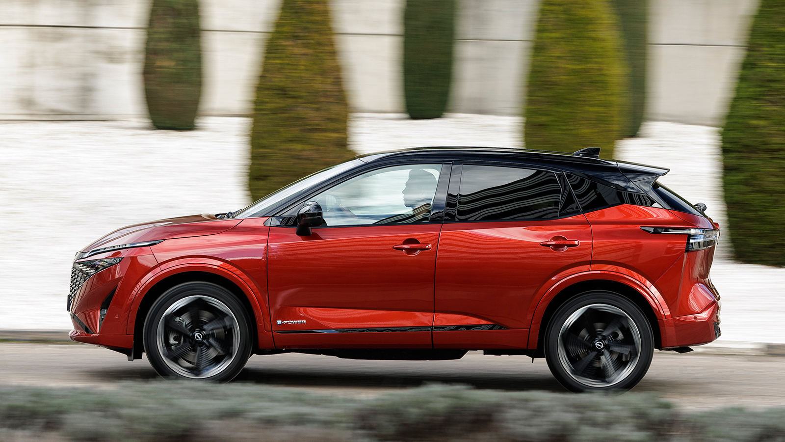 Η Nissan αποφάσισε να του δώσει ένα επιπλέον αισθητικό, τεχνολογικό και ποιοτικό boost στο Qashqai και έτσι να του εξασφαλίσει ένα σημαντικό προβάδισμ