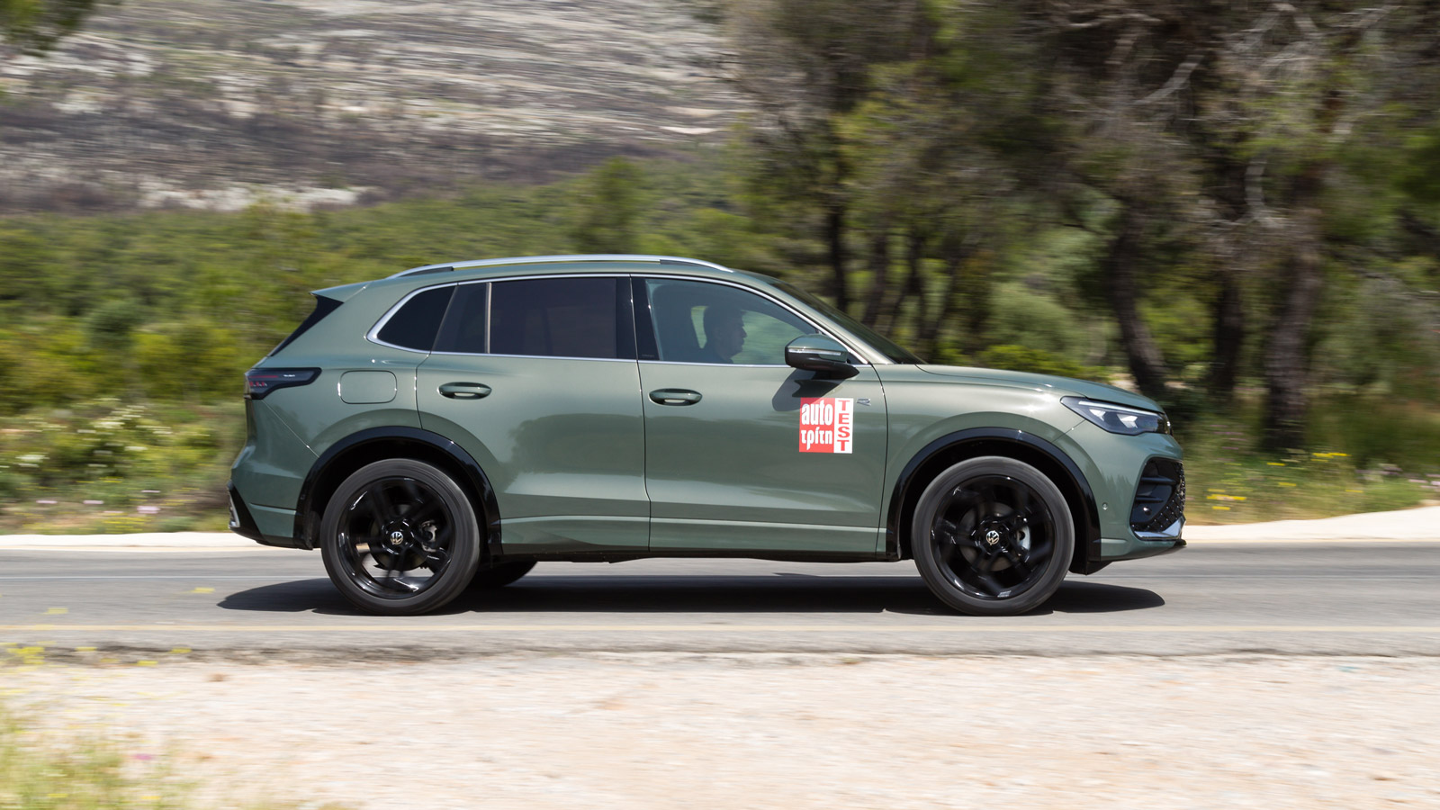 Αξιοποιώντας την τεχνολογία λειτουργίας με δύο κυλίνδρους, όταν το επιτρέπουν οι συνθήκες (π.χ. στον αυτοκινητόδρομο) «καίει» σαν diesel (5,5 λτ./100