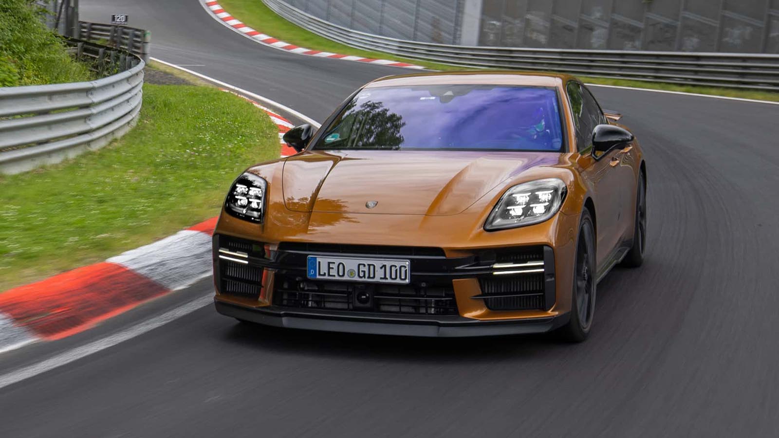 Έσπασε το ρεκόρ στο Nurburgring η νέα Porsche Panamera (+video)