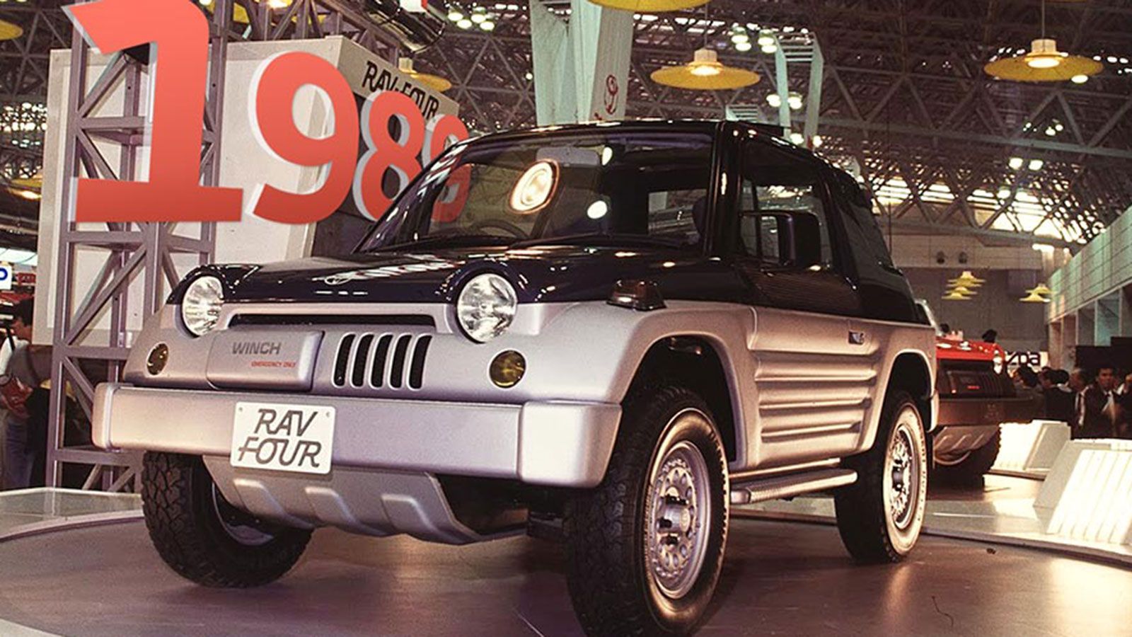 Το 1989 η Toyota παρουσίασε το concept RAV-FOUR, ένα εκτός δρόμου επιβατικό όχημα, με πιο ασφάλτινο προσανατολισμό».