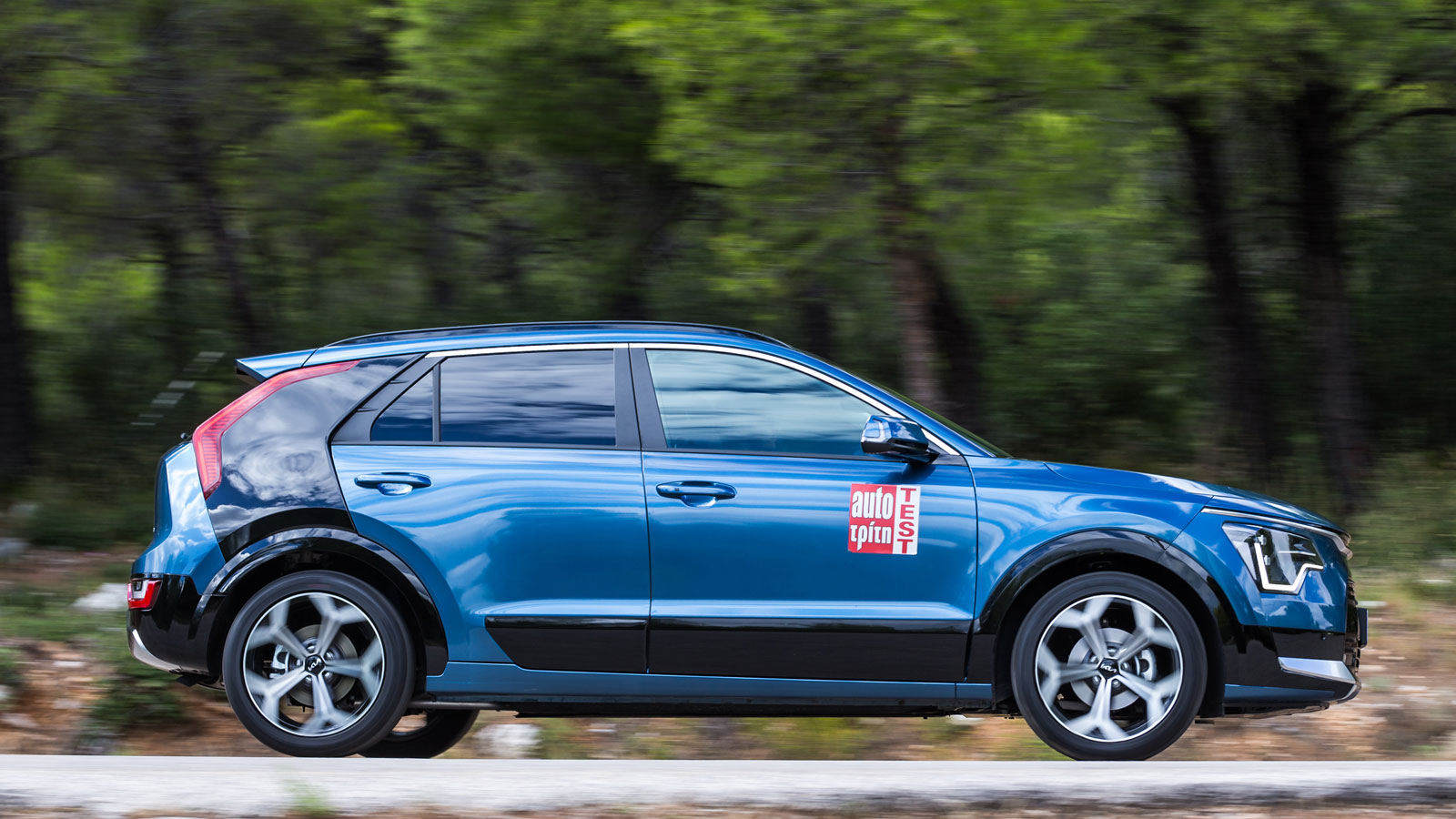 Τα paddles πίσω από το τιμόνι του υβριδικού Kia Niro αλλάζουν σχέσεις στο κιβώτιο στο Sport πρόγραμμα οδήγησης, ενώ στο Eco μπορείς να ρυθμίσεις το επ