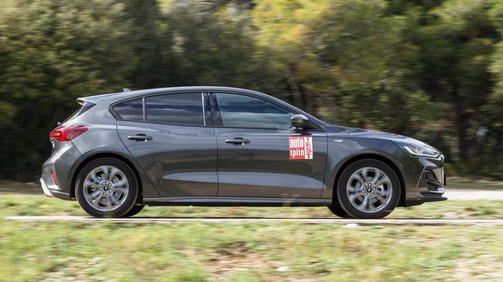 Σχεδόν... αποκομμένη από εξωτερικούς θορύβους είναι η καμπίνα του Focus, με τον 1.000άρη EcoBoost να λειτουργεί εύρυθμα και πολιτισμένα, ακόμη και σε