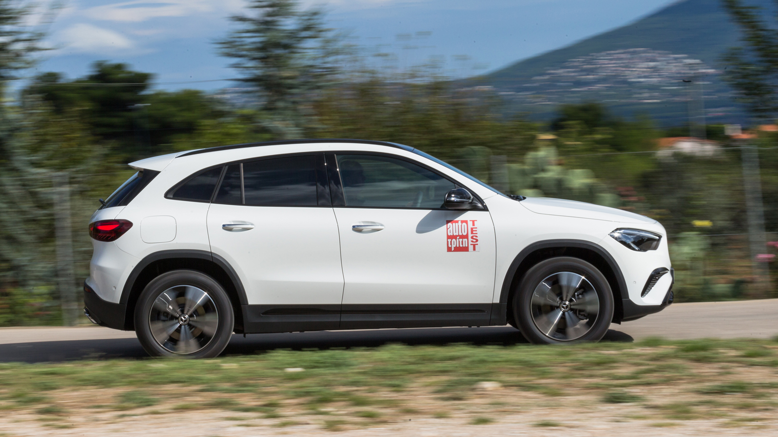 Δεν συναντάς συχνά Plug-in υβριδικό με ρυθμιζόμενο σύστημα ανάκτησης όπως η GLA 250e, η οποία έχει το έξτρα πλεονέκτημα της γρήγορης φόρτισης σε ταχυφ