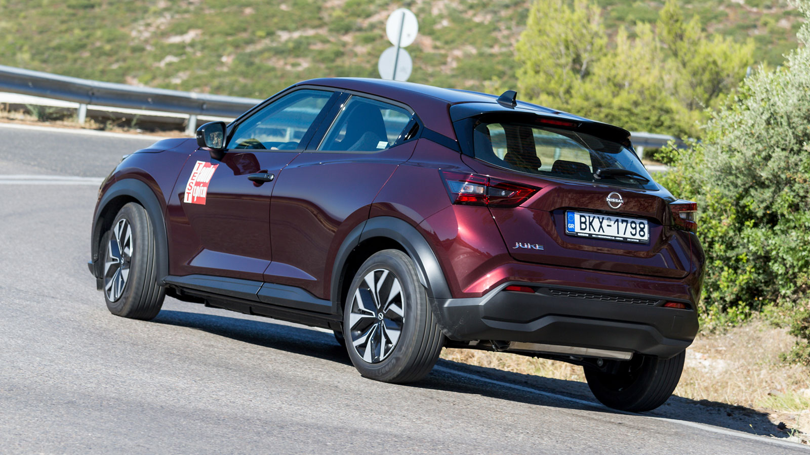 Ο οδηγός του Nissan Juke κάθεται σωστά και λαμβάνει βελτιωμένη αίσθηση από τα βασικά χειριστήρια, τα οποία με τη σειρά τους προσφέρουν πολύ καλή αίσθη