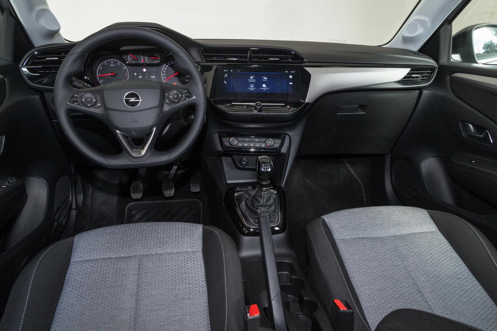 Το Opel Corsa έχει ποιοτική, για τα δεδομένα της κατηγορίας, εσωτερική κατασκευή, αλλά θα θέλαμε κάτι πιο μοντέρνο σε πίνακα οργάνων, δίπλα από την ψα