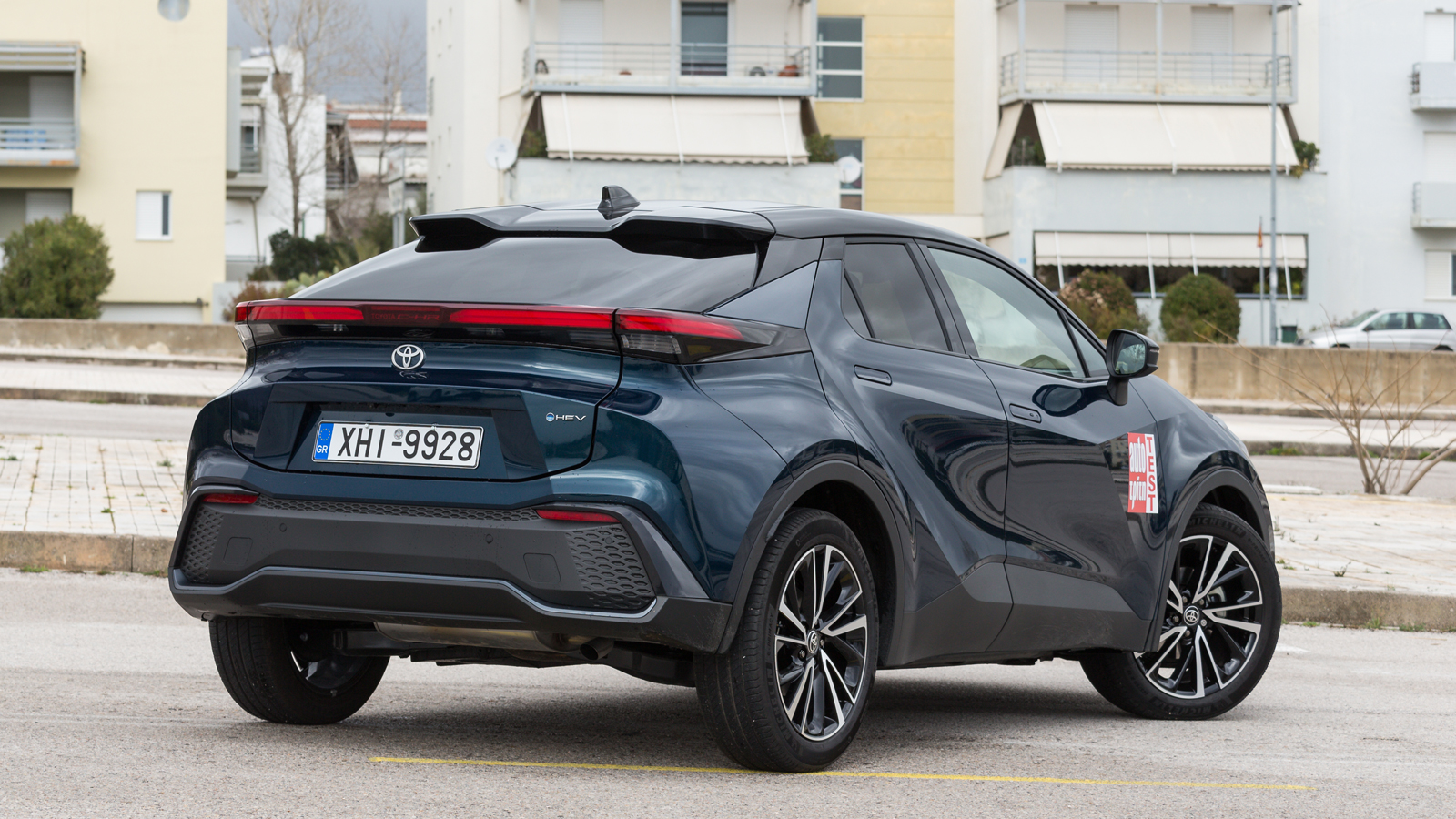 Η αξιοπιστία του ονόματος Toyota, η εξαιρετική εγγύηση 6 ετών για τα μηχανολογικά μέρη και 11 για την υβριδική μπαταρία και το καλό after sales είναι 
