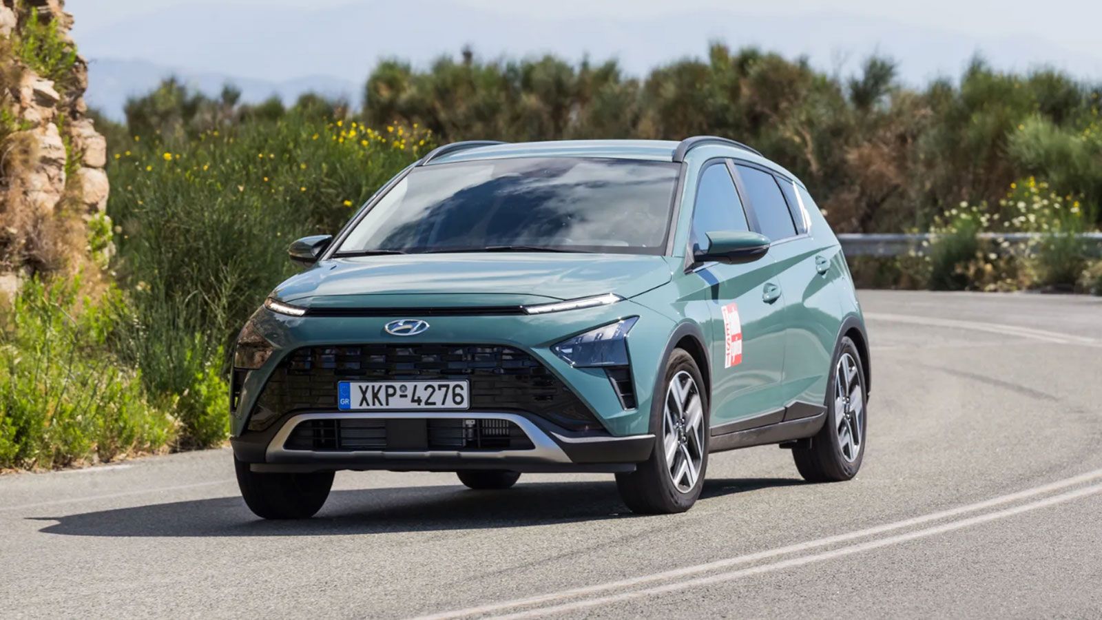 Το Hyundai Bayon από εμπρός, σε στροφή