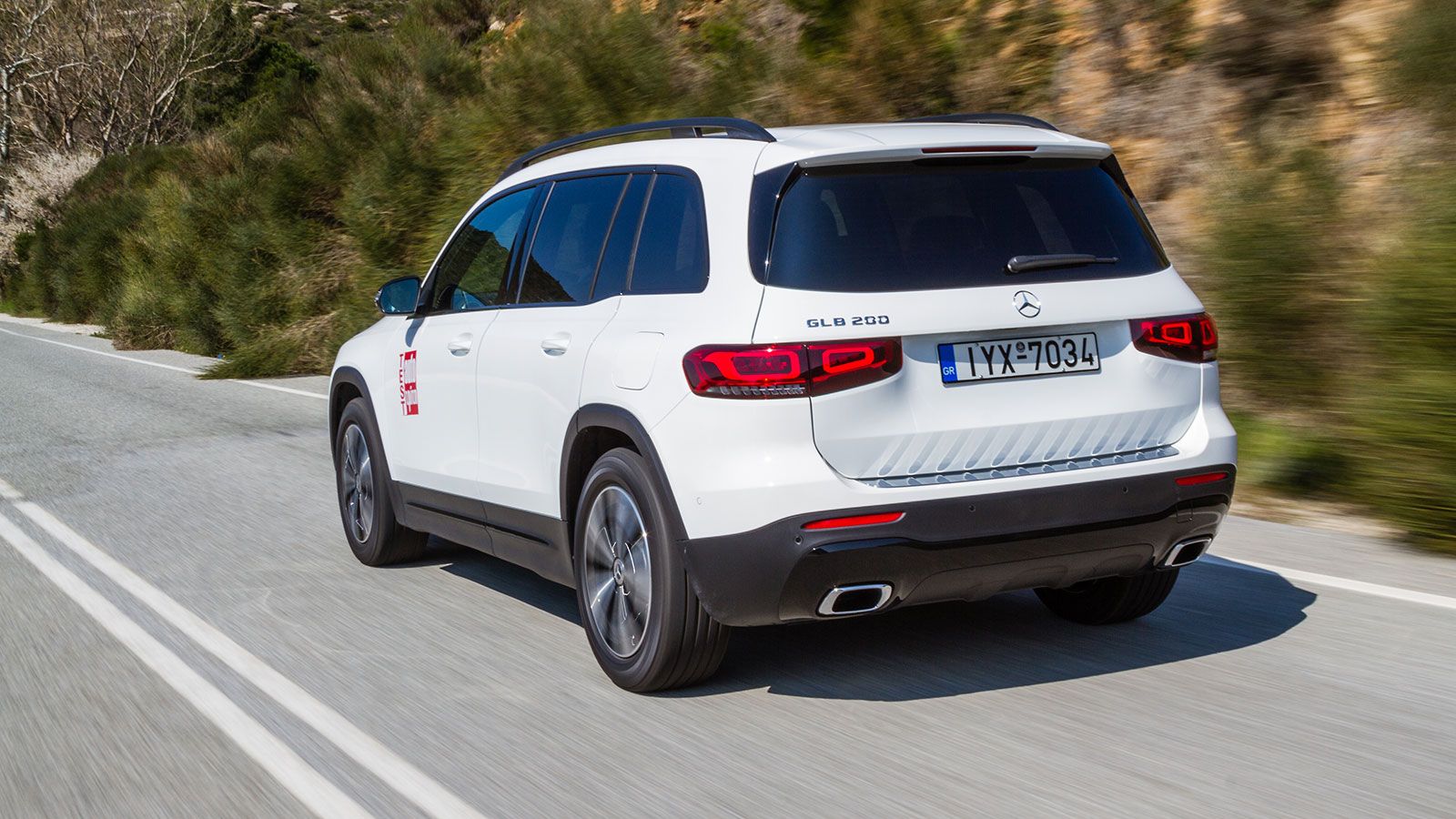 Η βενζινοκίνητη GLA 200 στα 120 χλμ./ώρα έχει στην καμπίνα 66,9 db παραγόμενου θορύβου (67,2 η GLB 220 d) και είναι από τα κορυφαία νούμερα της κατηγο