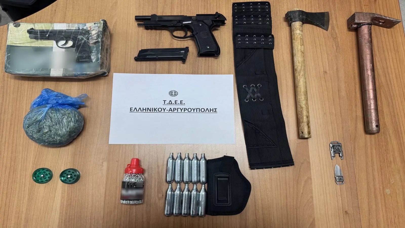 Σε βάρος του σχηματίστηκε δικογραφία από το Τμήμα Δίωξης και Εξιχνίασης Εγκλημάτων Ελληνικού – Αργυρούπολης για παραβάσεις της νομοθεσίας περί ό