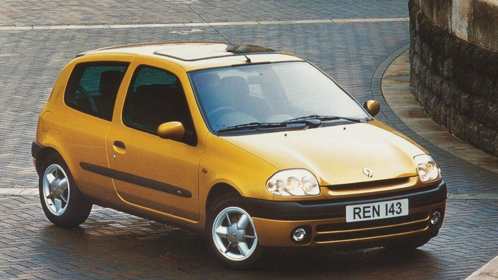 Το Renault Clio από εμπρός, δεξιά γωνία