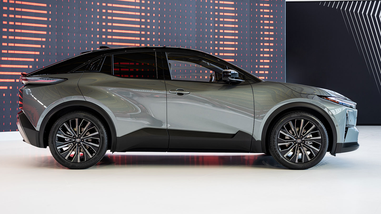 8 λόγοι που θα κάνουν #trend το νέο Toyota CH-R+