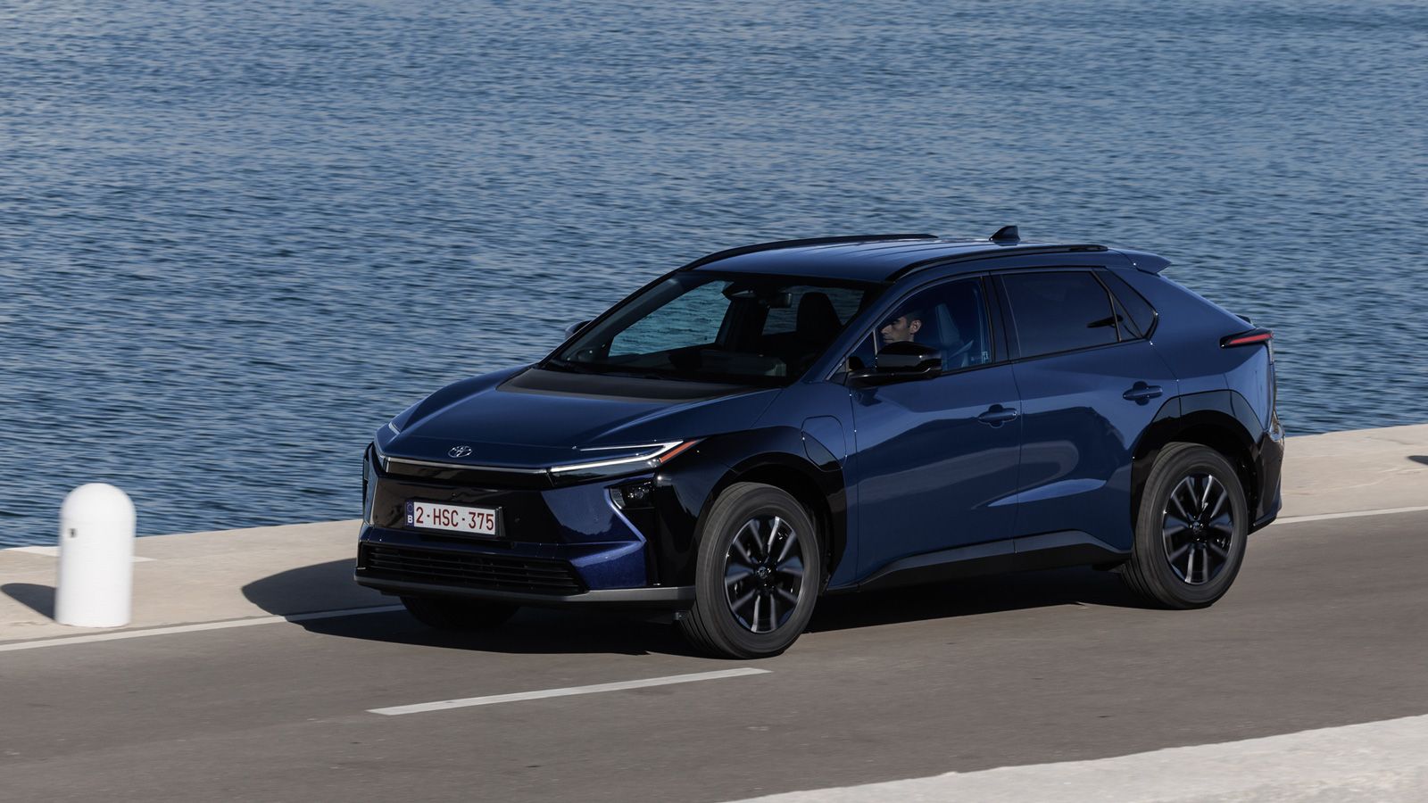 Οδηγούμε το νέο Toyota bZ4X στην Ισπανία