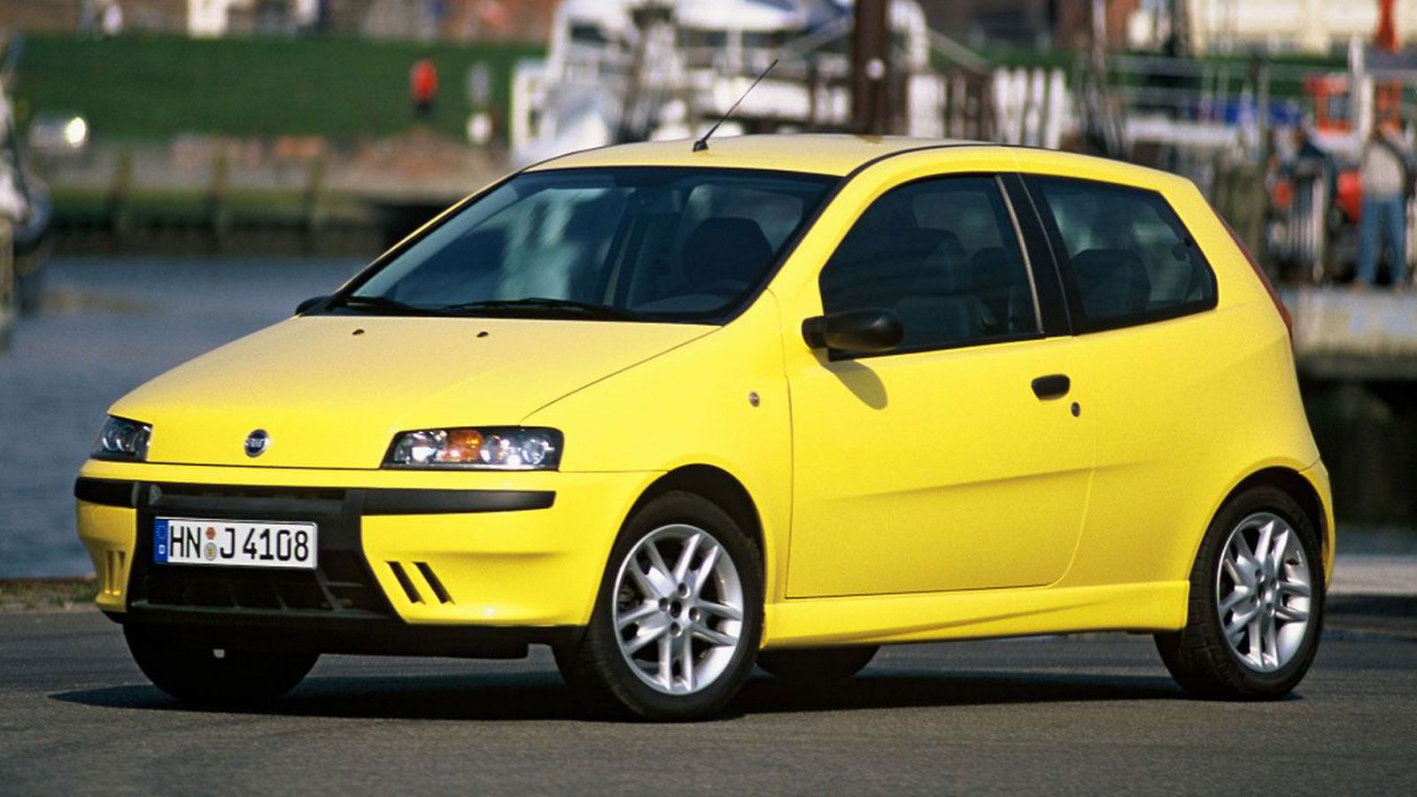 Το Fiat Punto από εμπρός, αριστερή γωνία