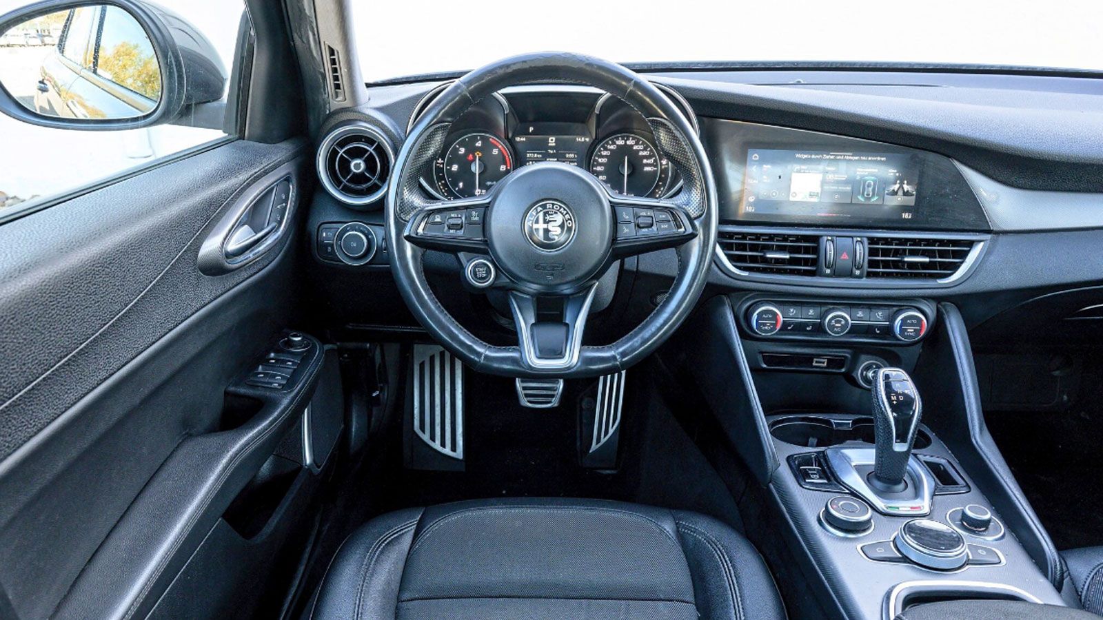 Το εσωτερικό της Alfa Romeo Giulia