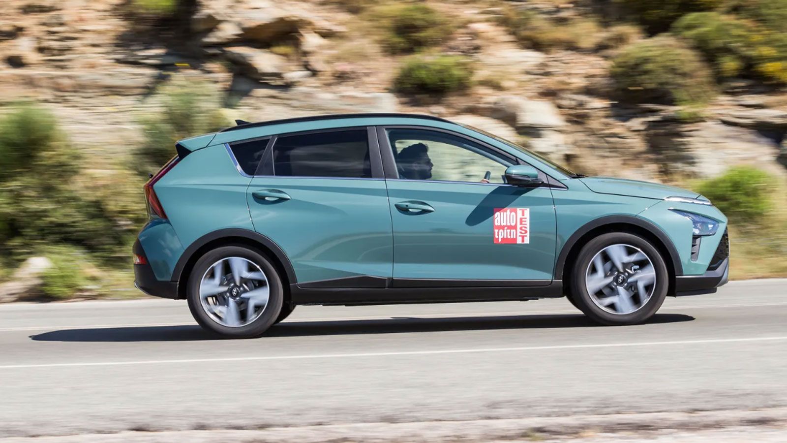 Το Hyundai Bayon από το πλάι