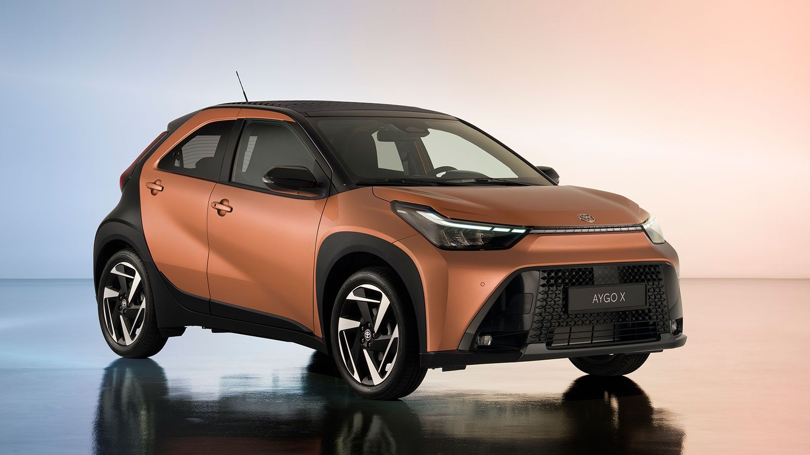 Μπροστινή φωτογραφία του Toyota Aygo X.
