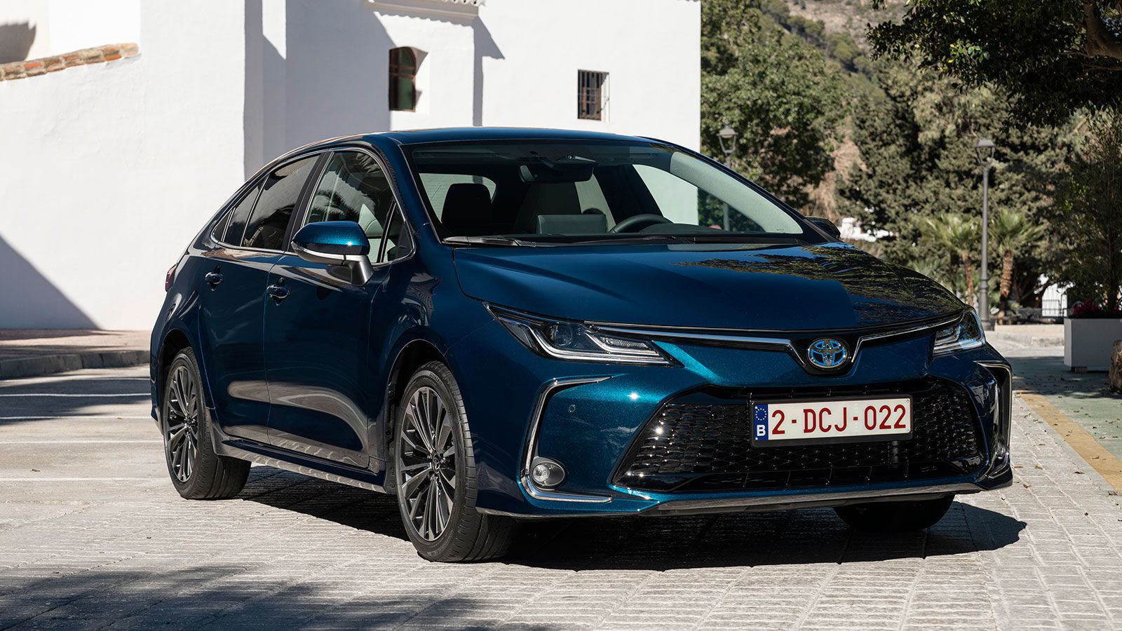 Μπροστινή φωτογραφία του Toyota Corolla Sedan.
