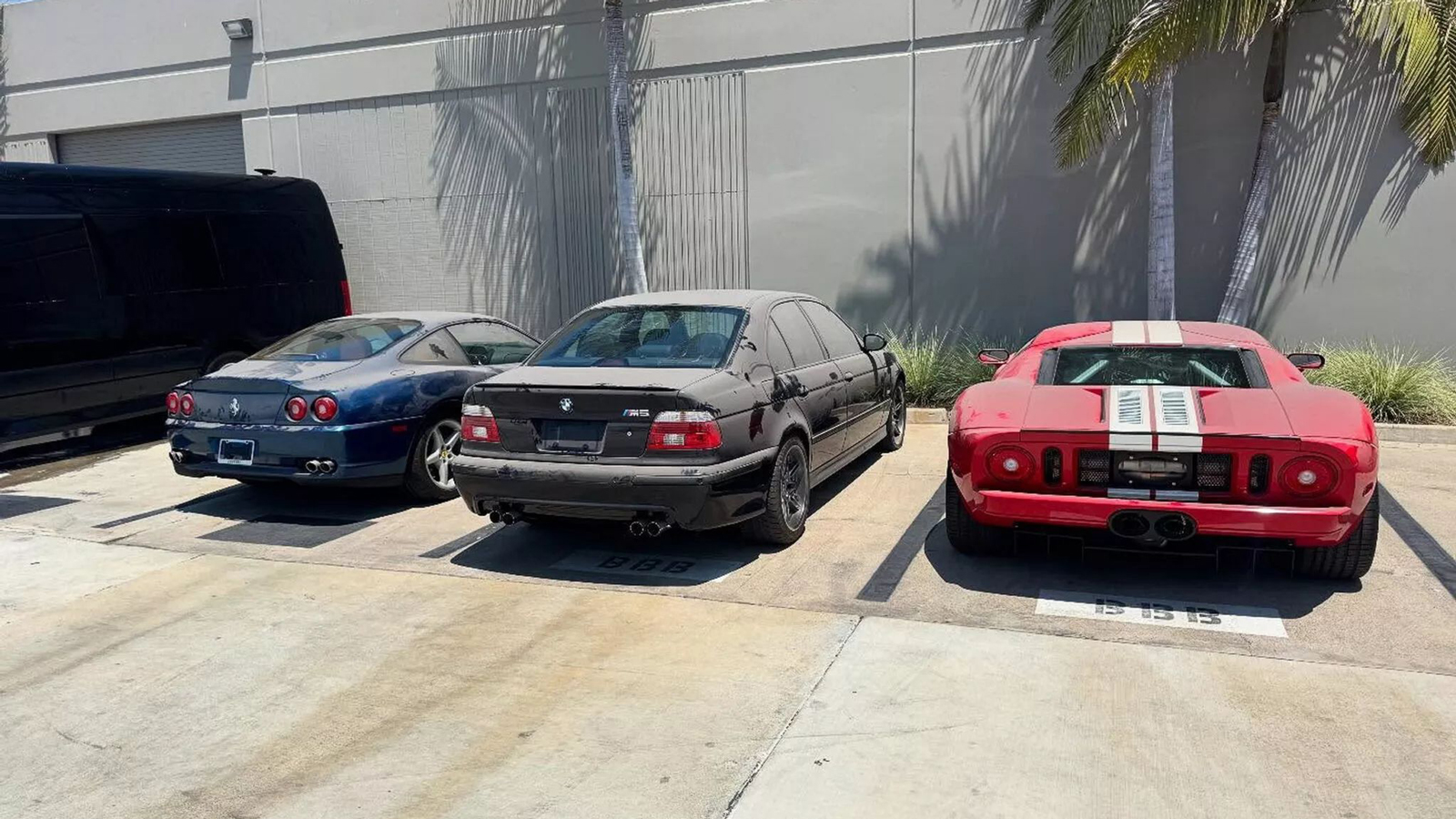 Ο απίστευτος θησαυρός με supercars που έκρυβε 88χρονος στο γκαράζ του