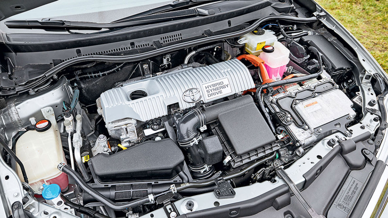 Συγκριτικό μεταχειρισμένων: Hyundai i30 diesel VS Toyota Auris Hybrid