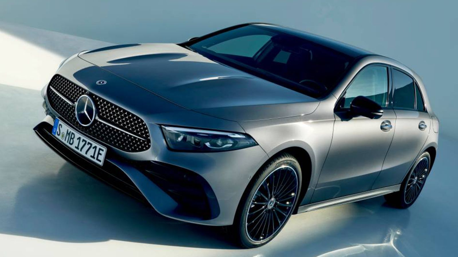 Mercedes: Χαμηλότερη τιμή για την A-Class λόγω... γενεθλίων!