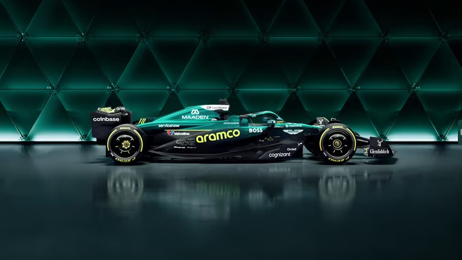 Aston Martin 2025 – Επιστημονική τέχνη: μαθηματικοί τύποι πάνω στο AMR25.
