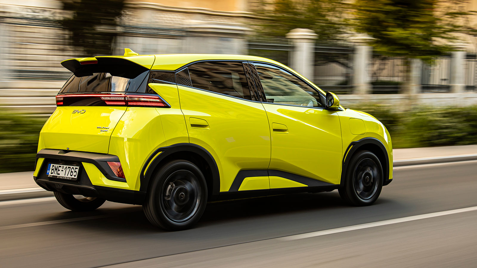 Το νέο BYD Dolphin Surf προσφέρεται στην Ελλάδα από 20.790 ευρώ.