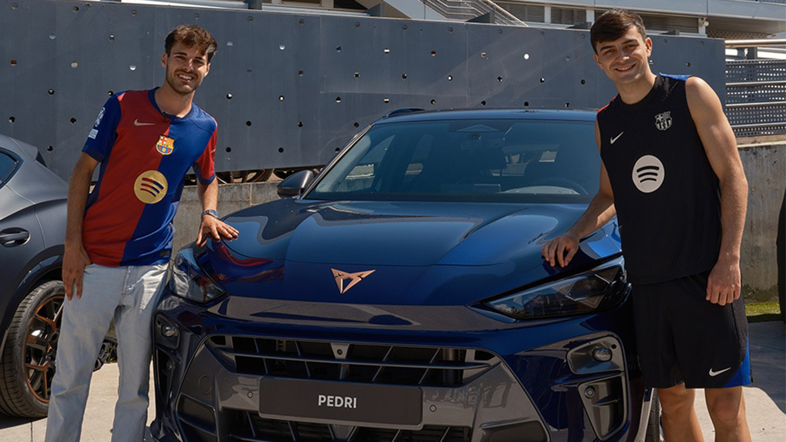 Οι ποδοσφαιριστές της Μπαρτσελόνα κυκλοφορούν με νέα CUPRA