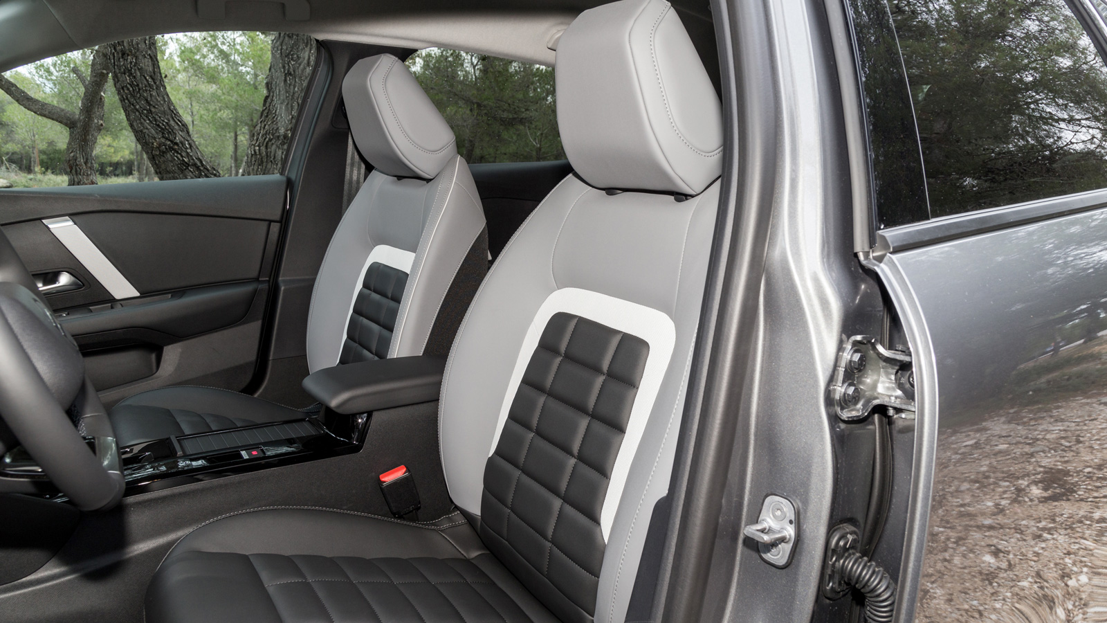 Τα καθίσματα της Advanced Comfort τεχνολογίας της Citroen, είναι εξαιρετικά σε άνεση και τα συναντάμε από το 2ο επίπεδο εξοπλισμού και έπειτα.